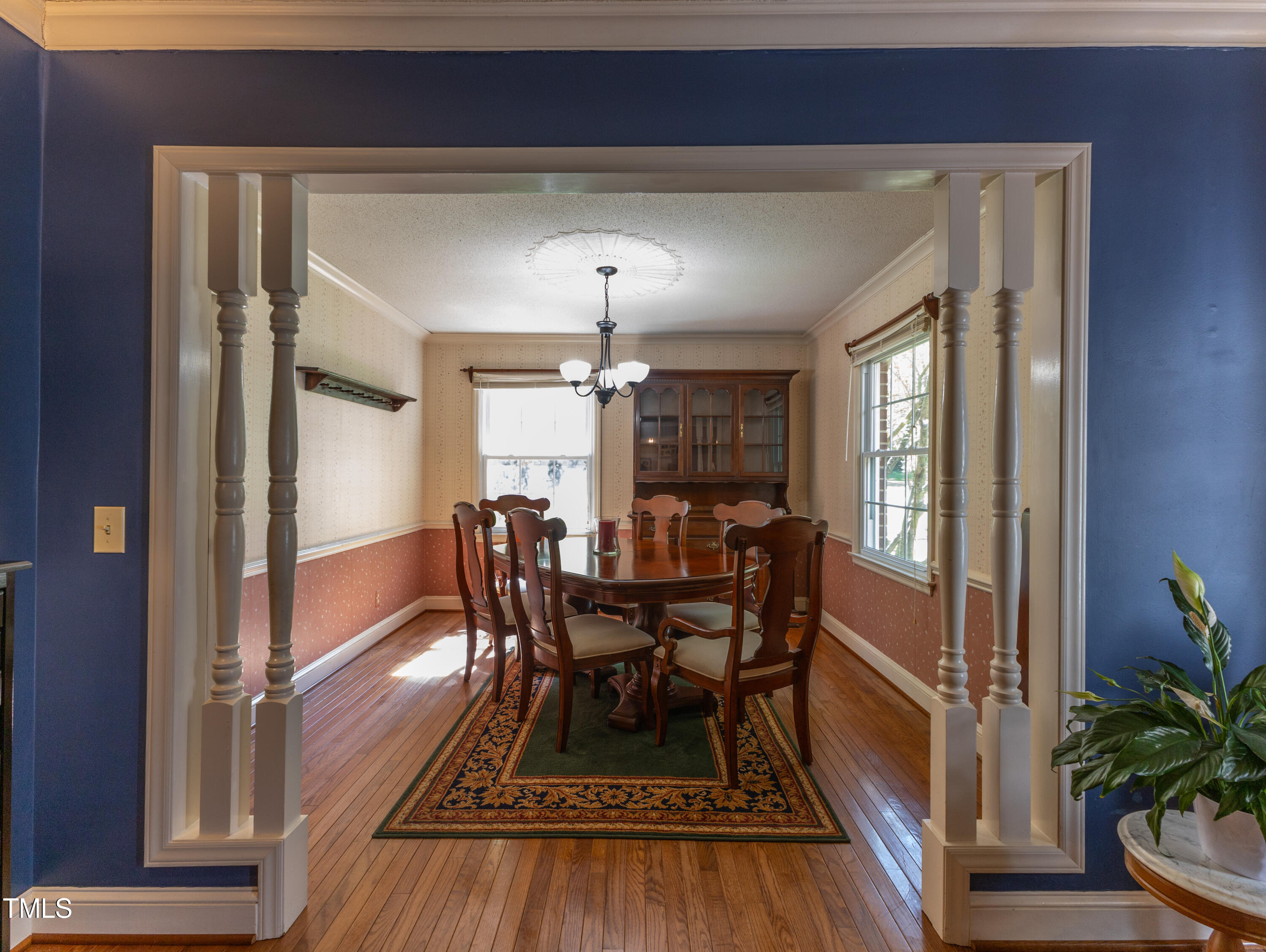 711 E Academy Street