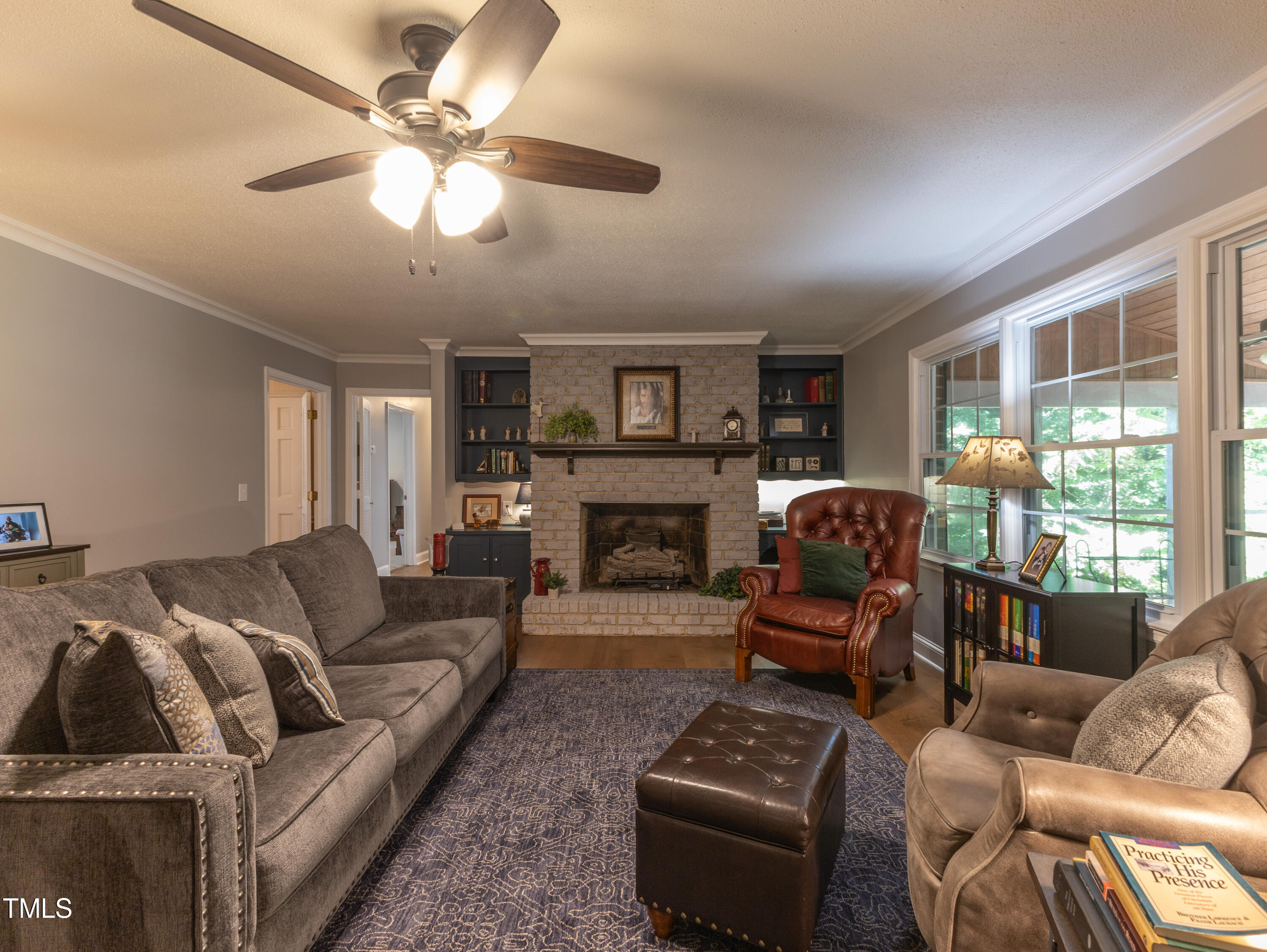 711 E Academy Street