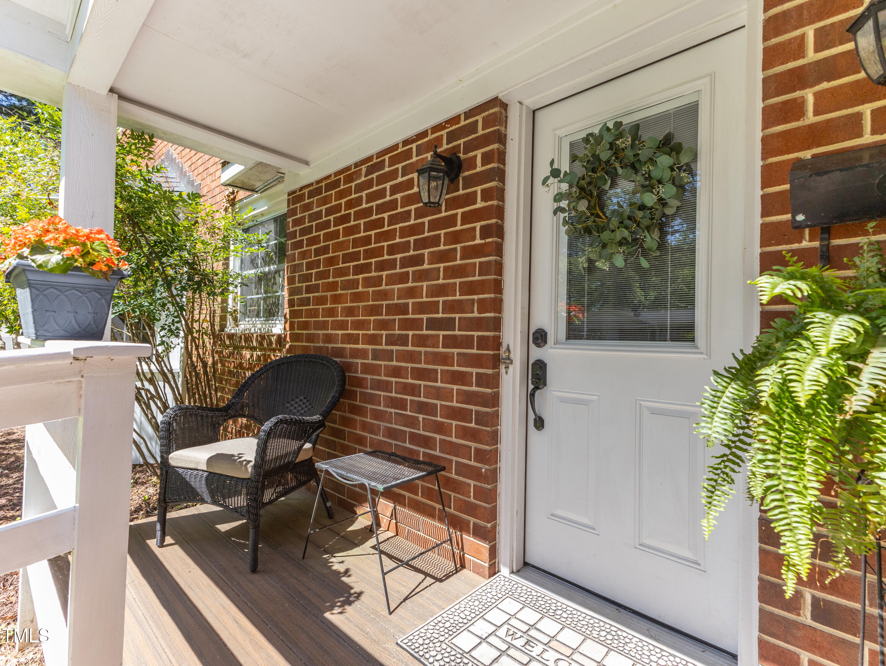 711 E Academy Street