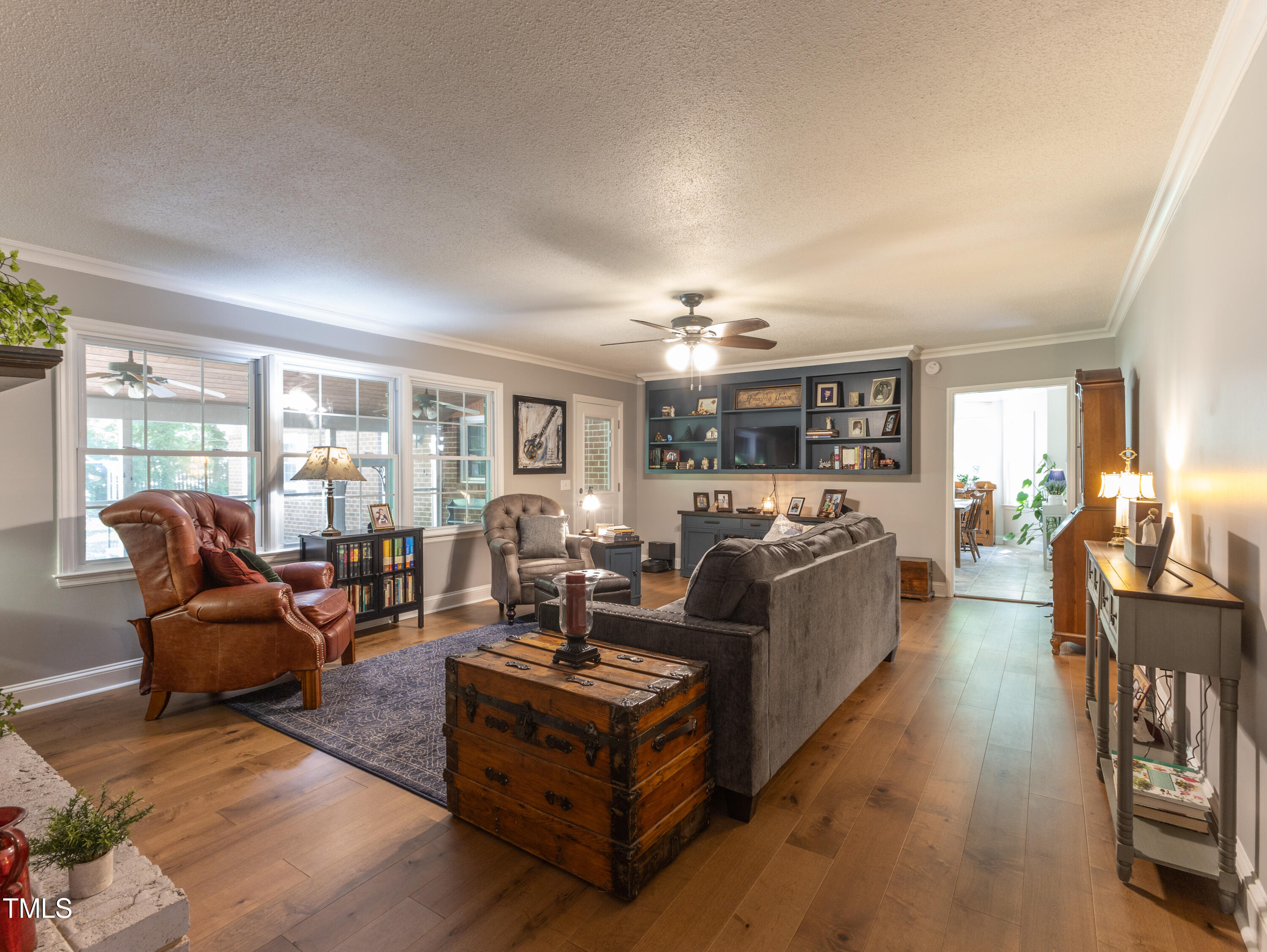 711 E Academy Street