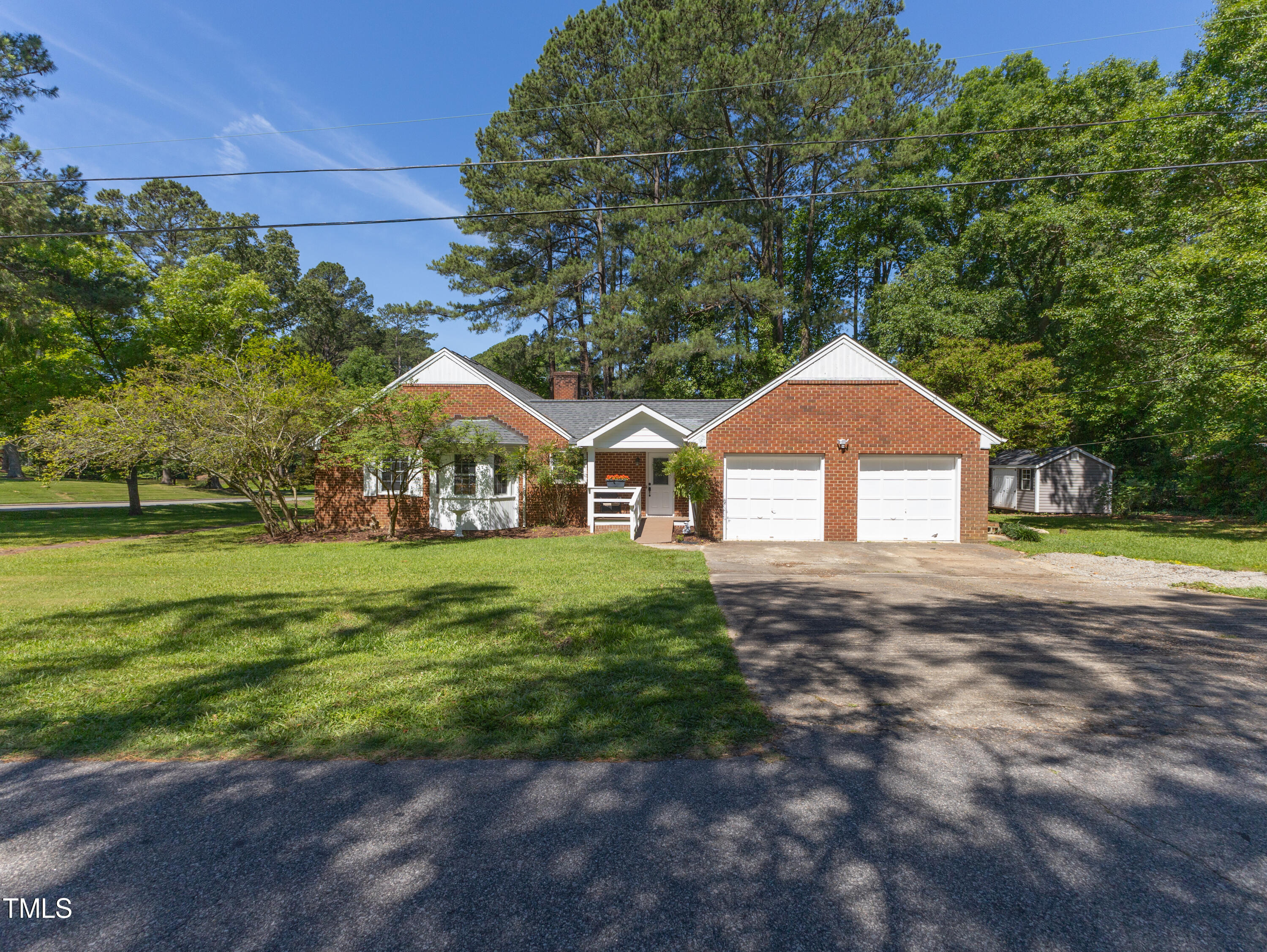 711 E Academy Street