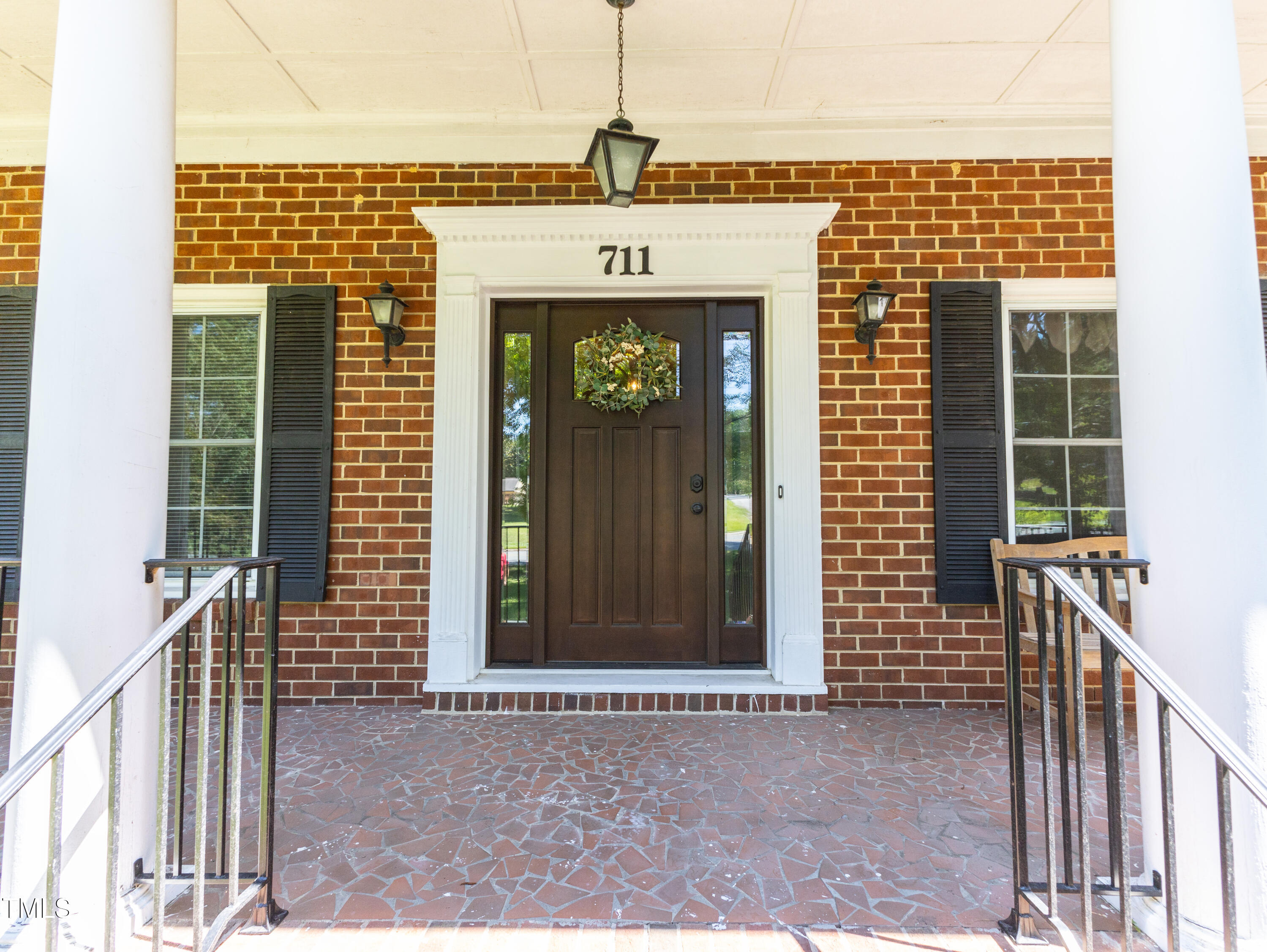 711 E Academy Street