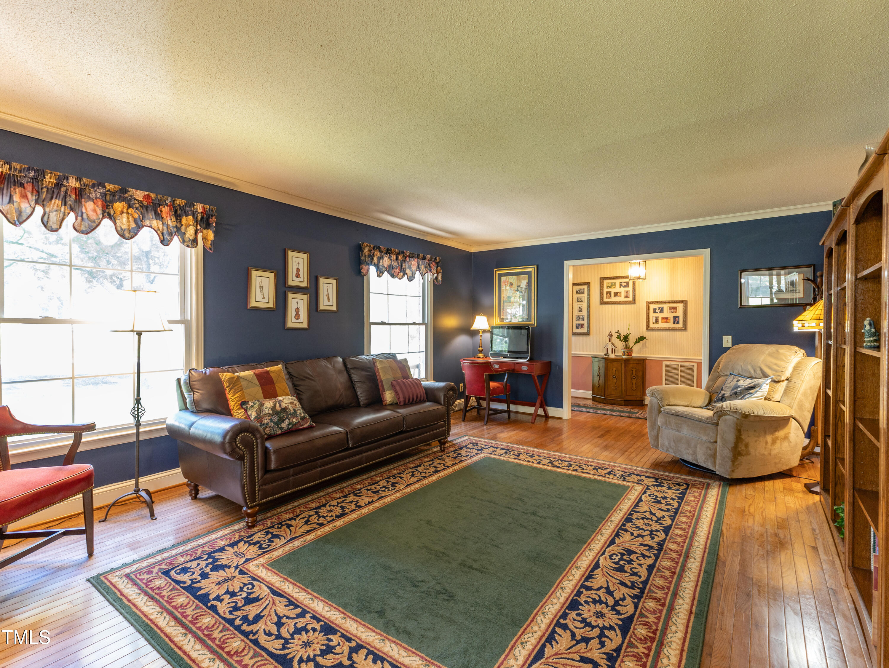 711 E Academy Street