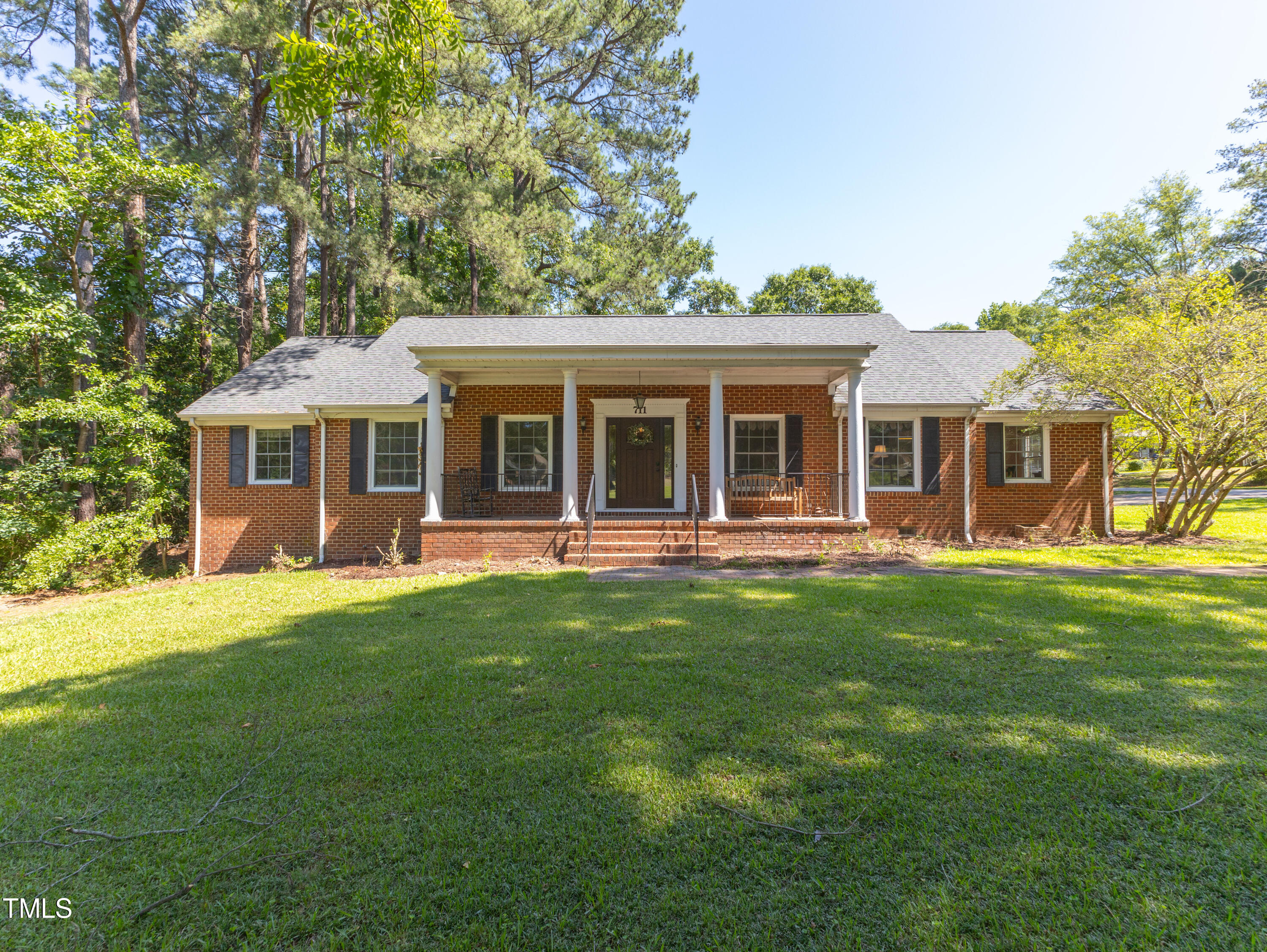 711 E Academy Street