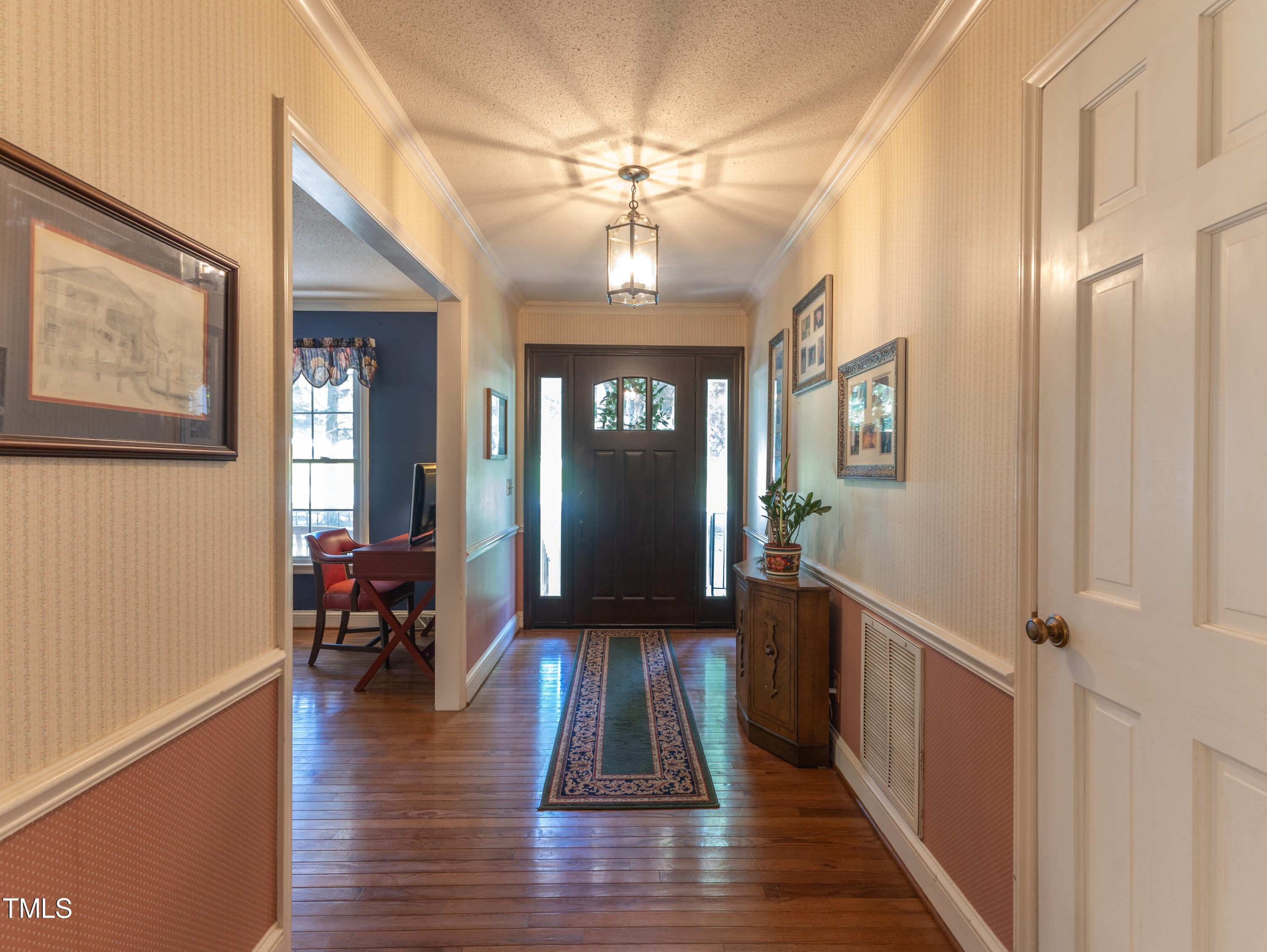 711 E Academy Street