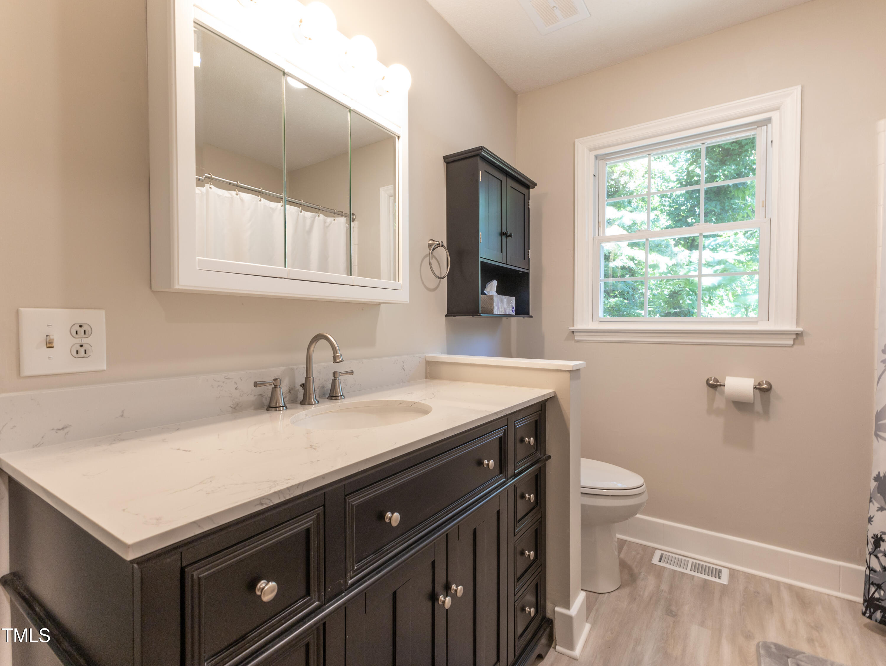 711 E Academy Street