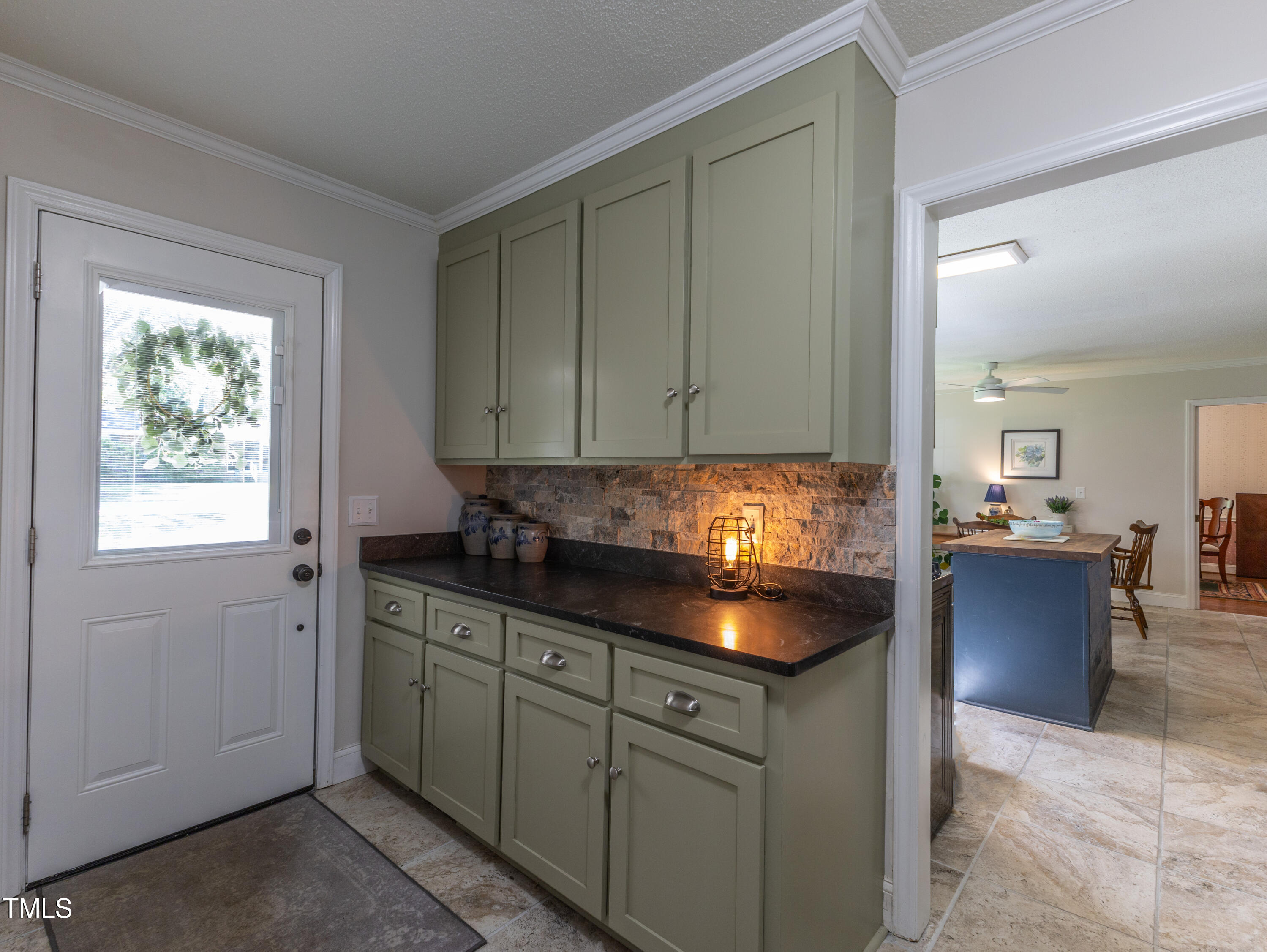 711 E Academy Street