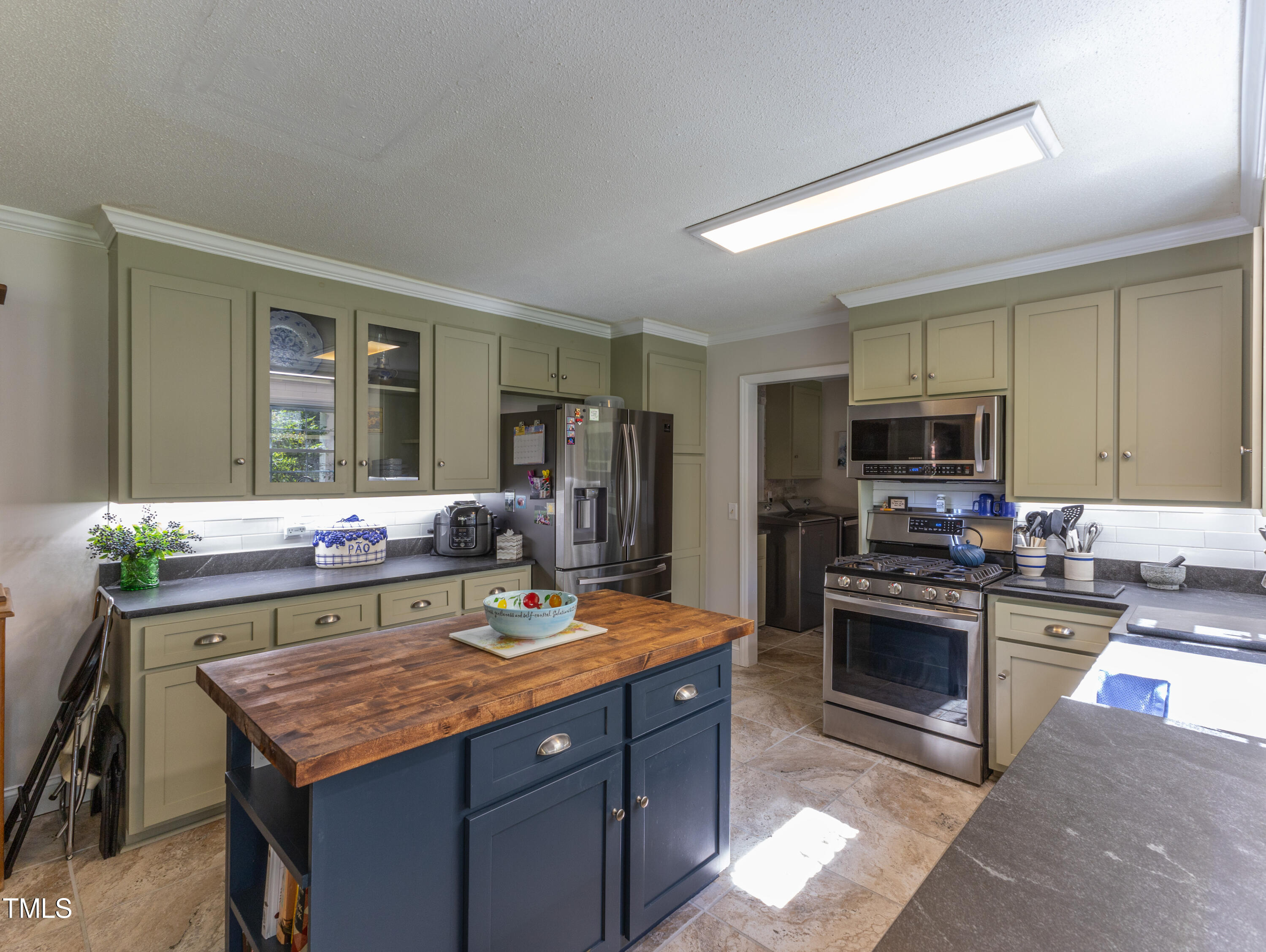 711 E Academy Street