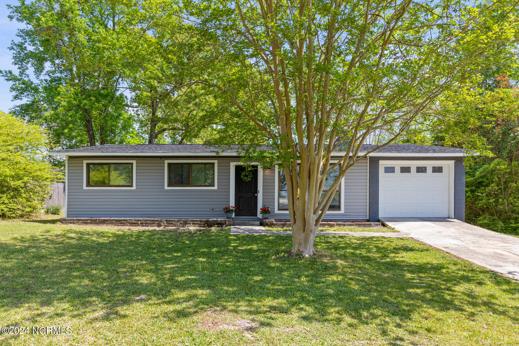 6019 E Red Oak Court