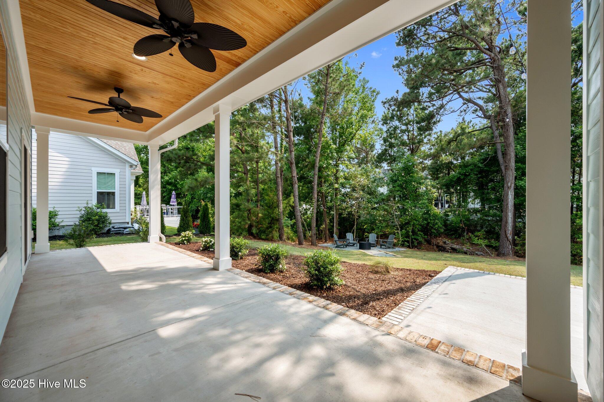 812 Lake Willow Way