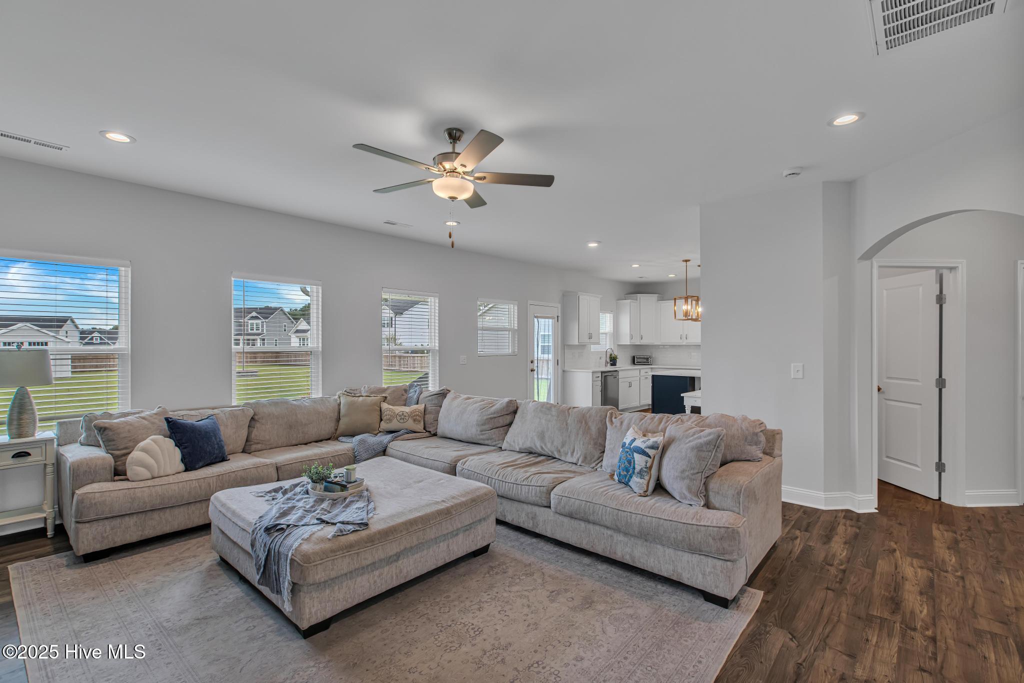 206 E Red Head Circle