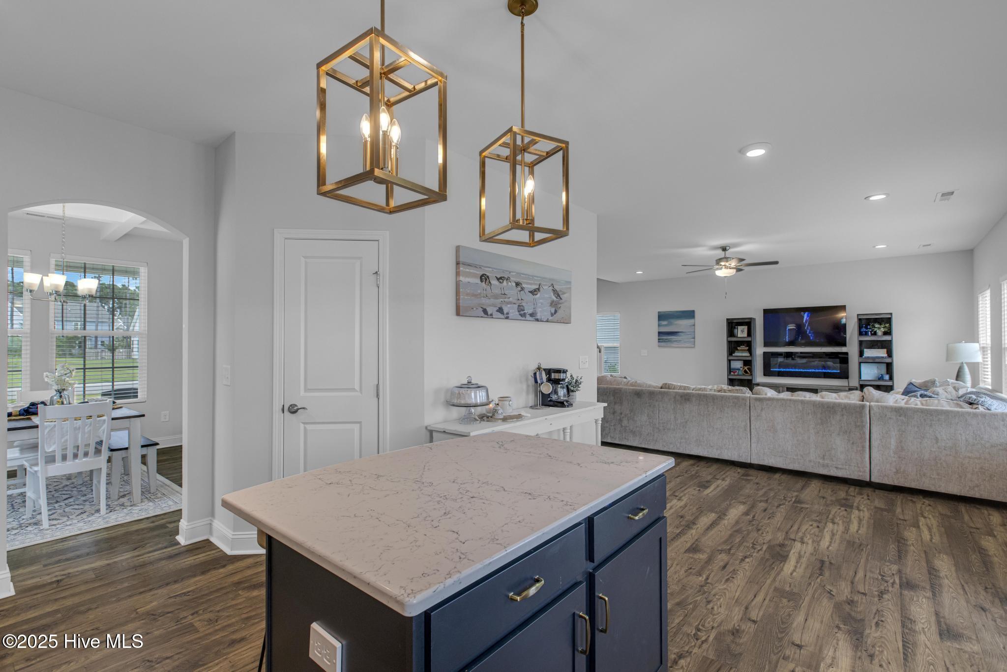 206 E Red Head Circle