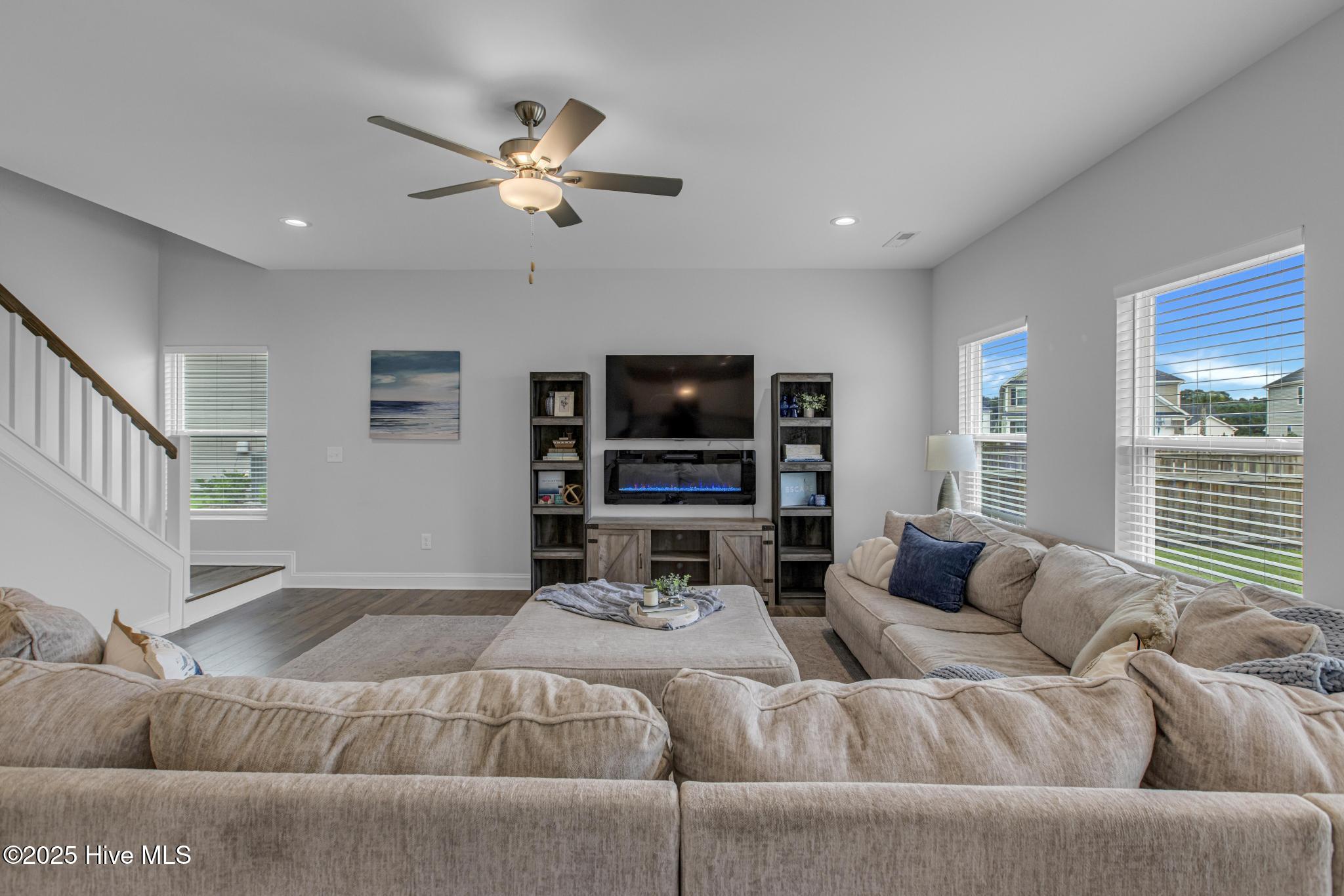 206 E Red Head Circle