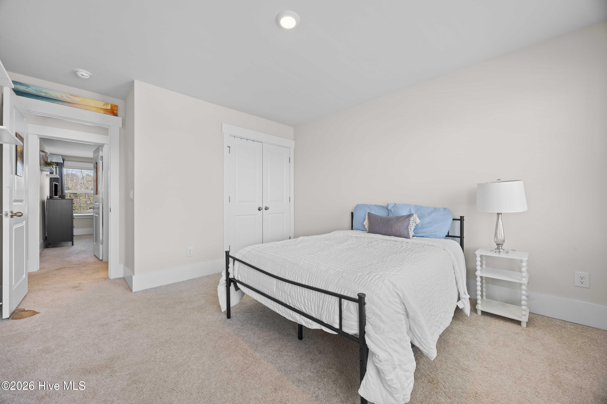 502 Edgewater Way