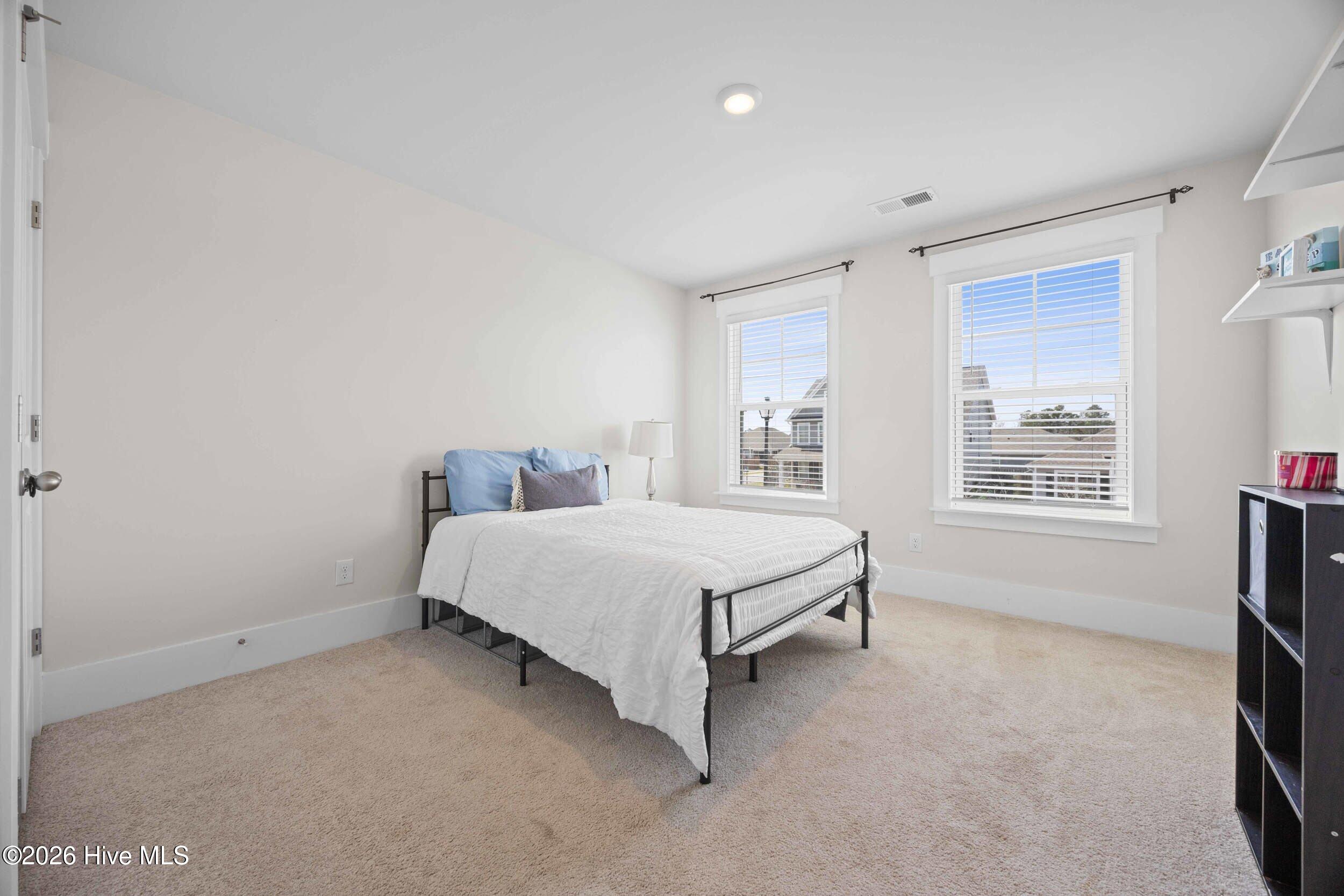 502 Edgewater Way