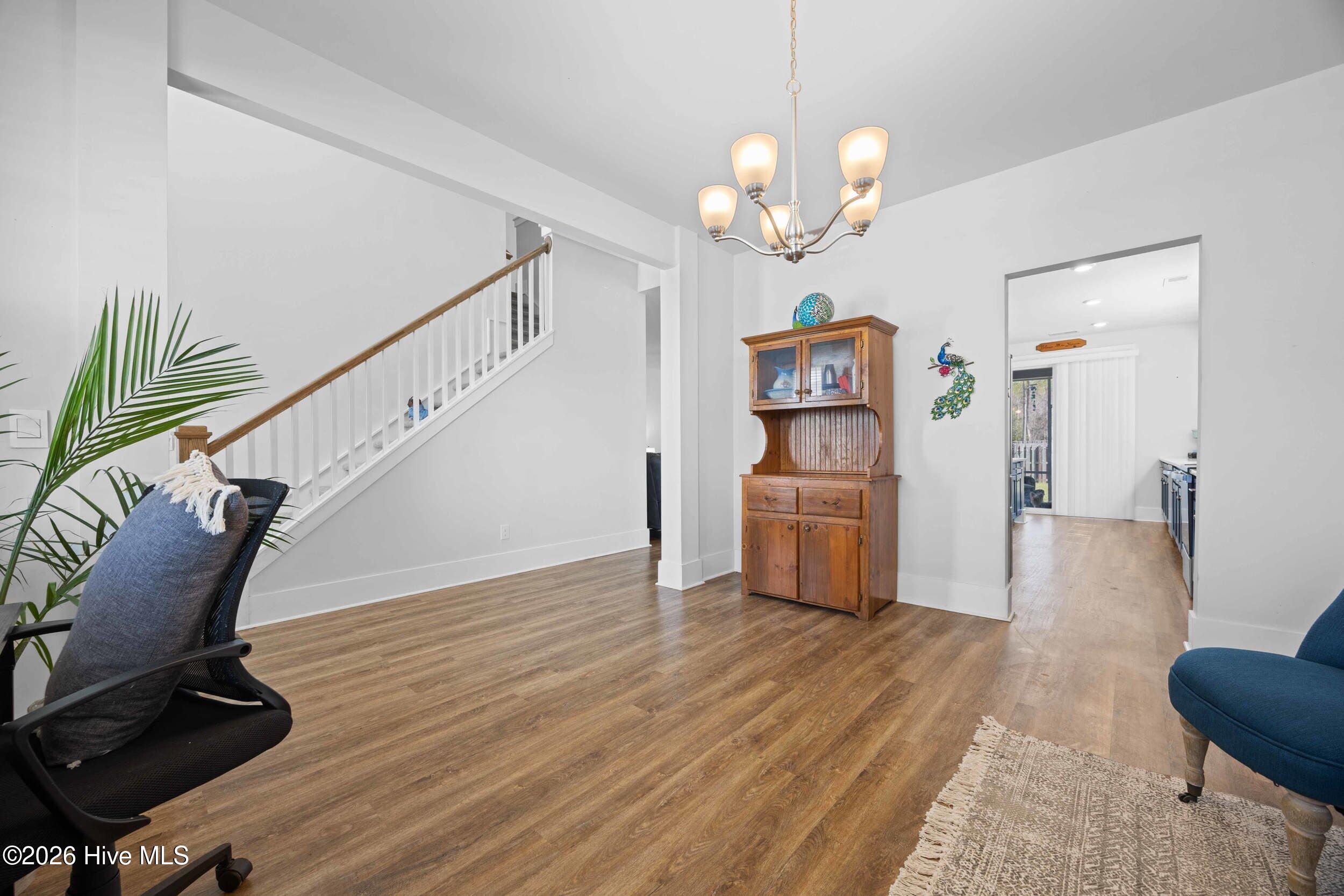502 Edgewater Way