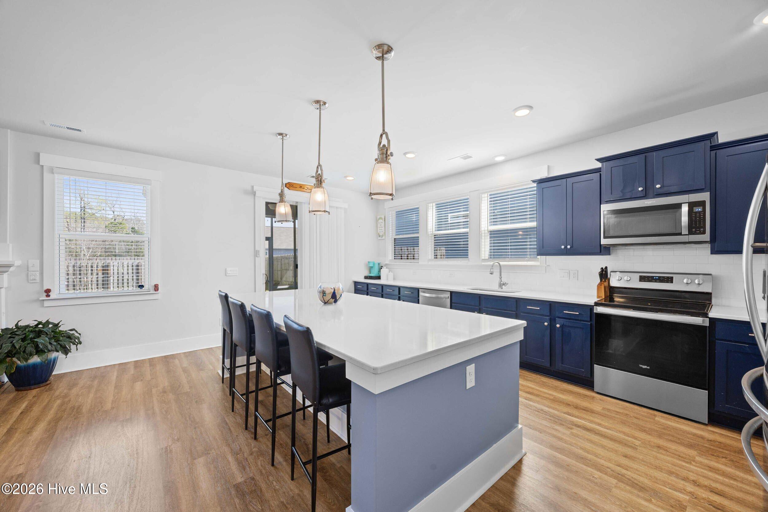 502 Edgewater Way