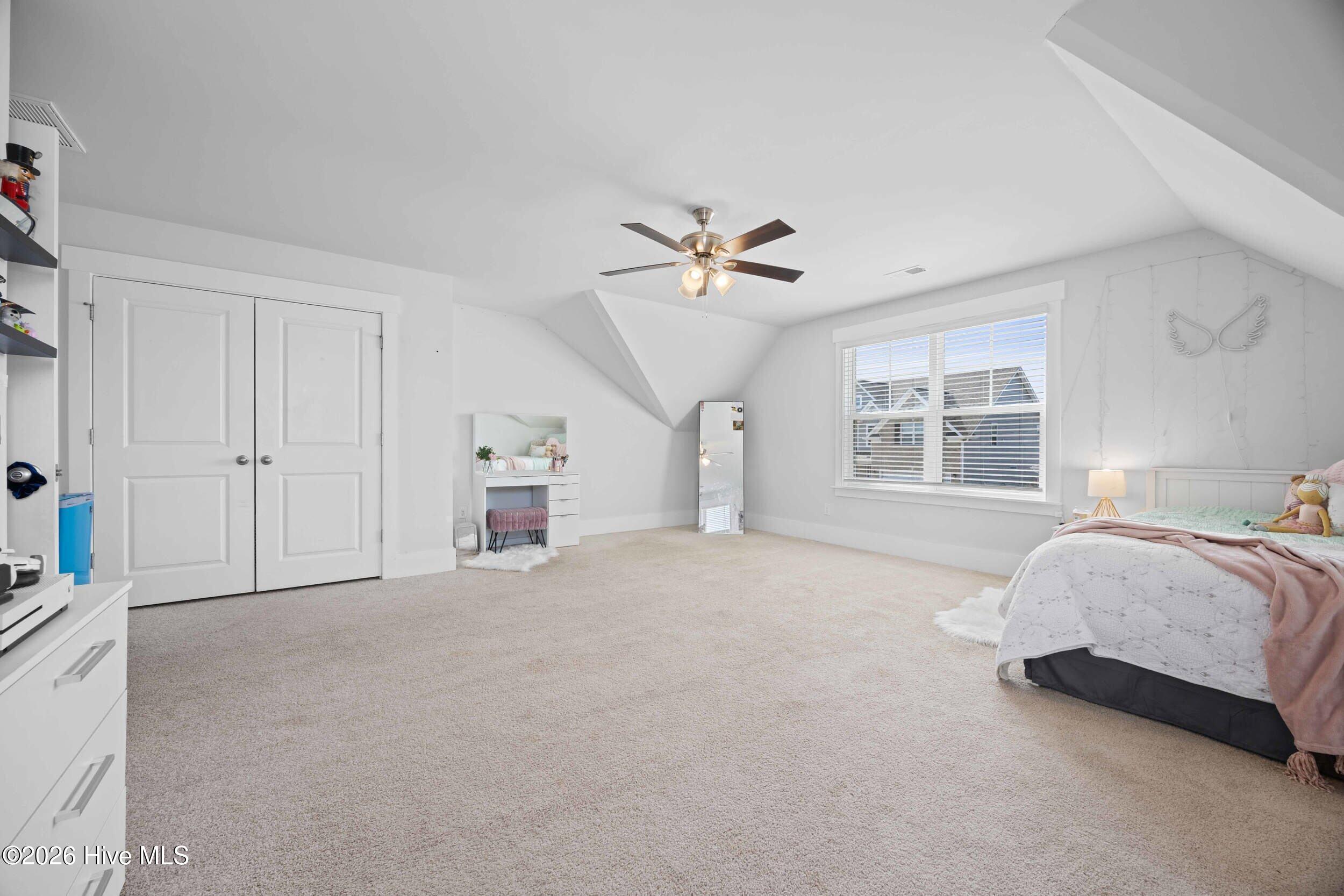 502 Edgewater Way