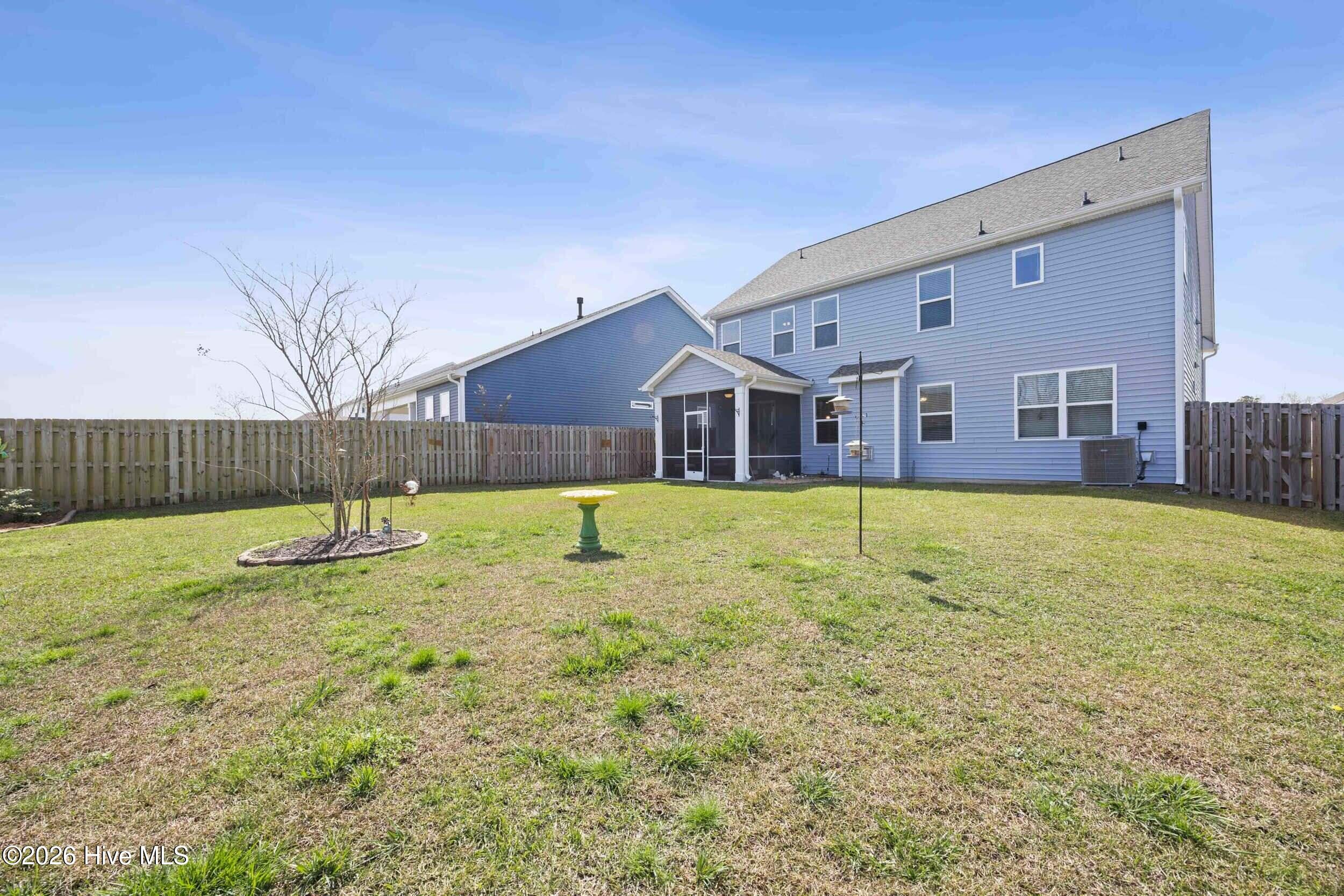 502 Edgewater Way