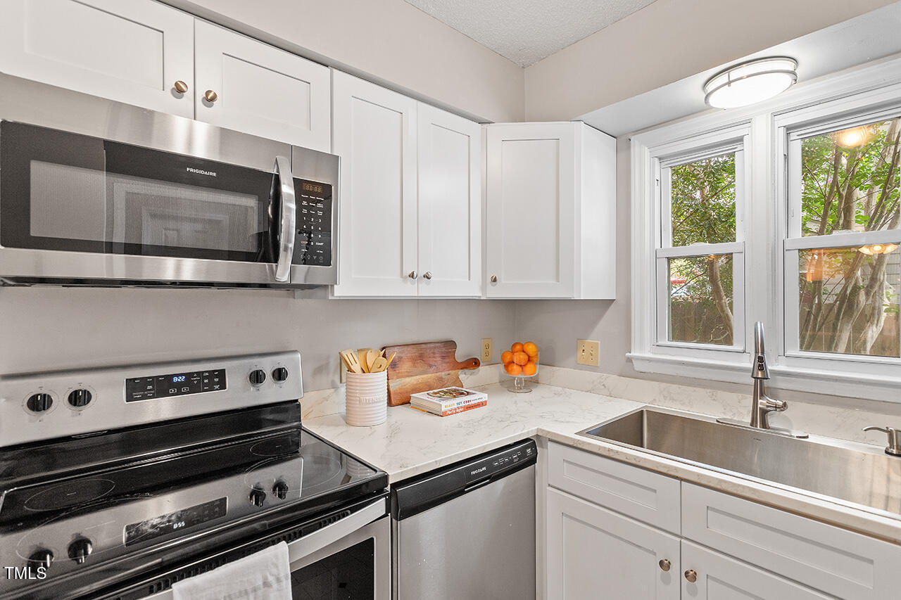 3423 Balfour E
