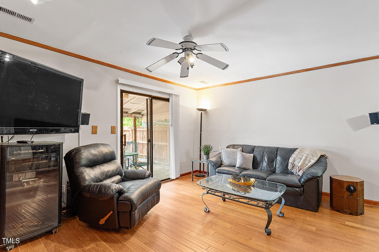 3423 Balfour E