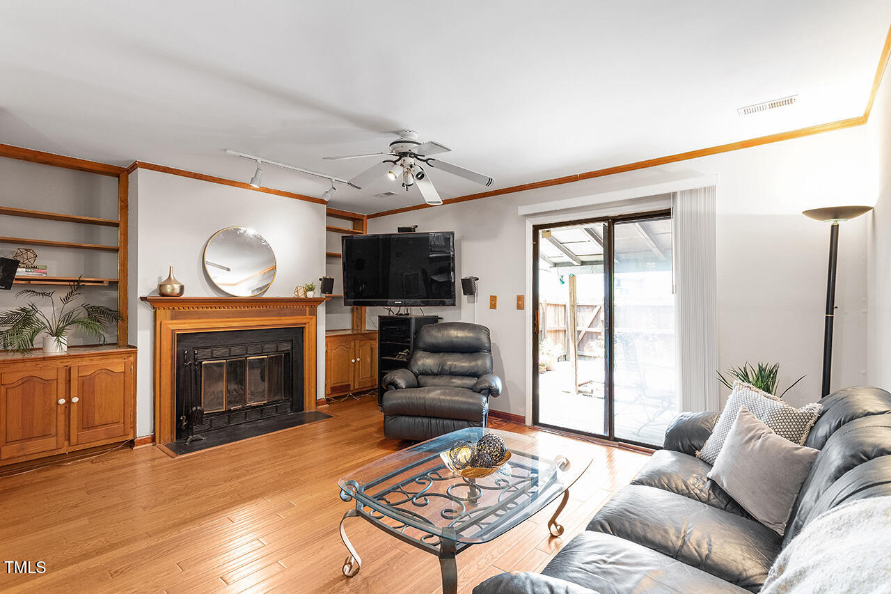 3423 Balfour E