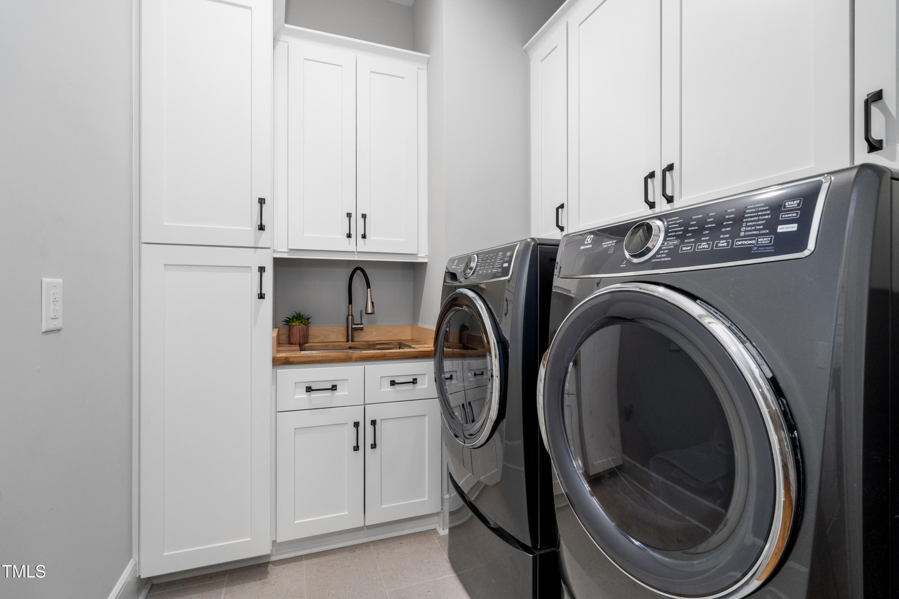 1213 Rocky Point Lane