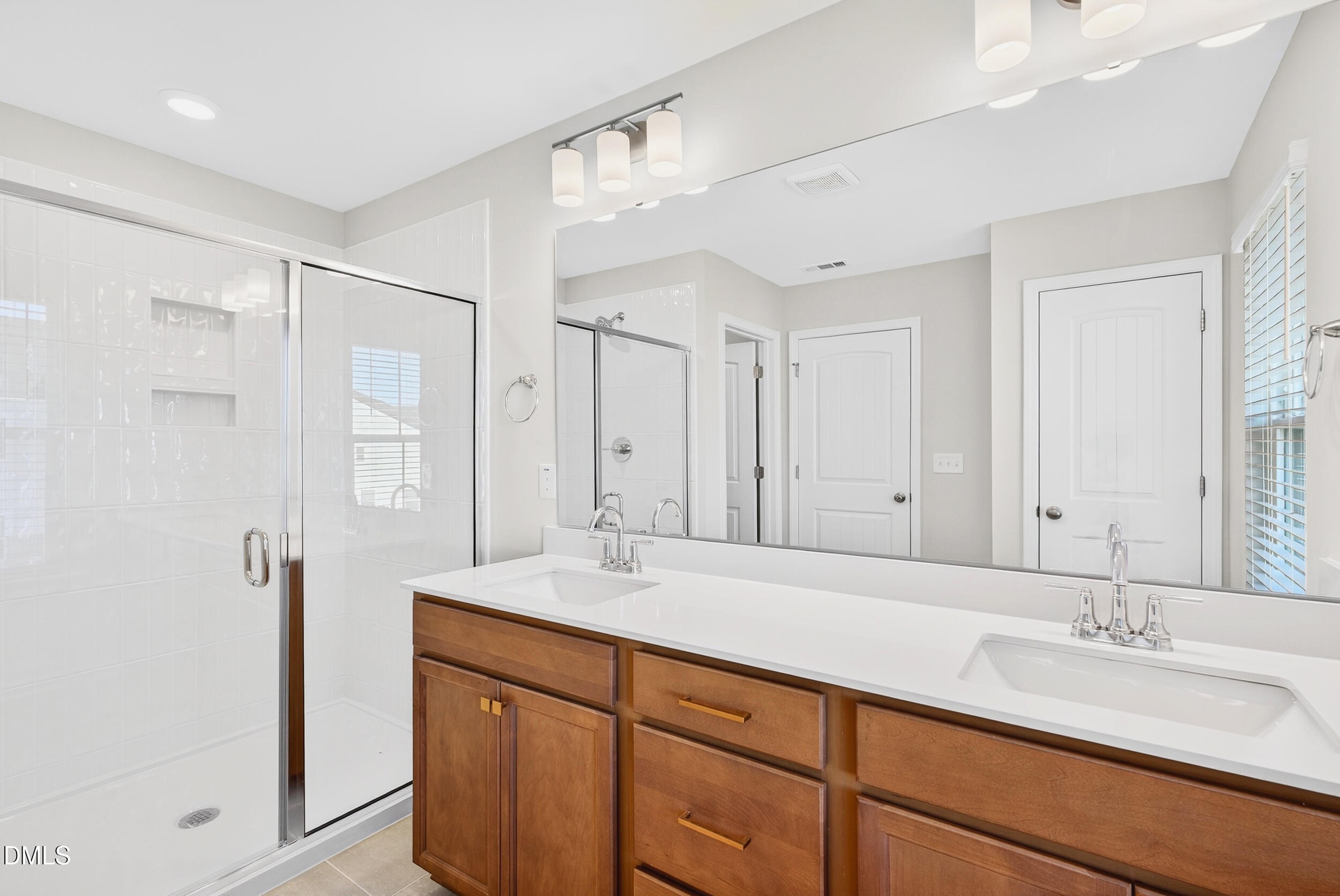 335 Chesapeake Commons Street