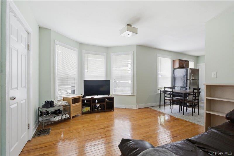 4 Lathrop Avenue