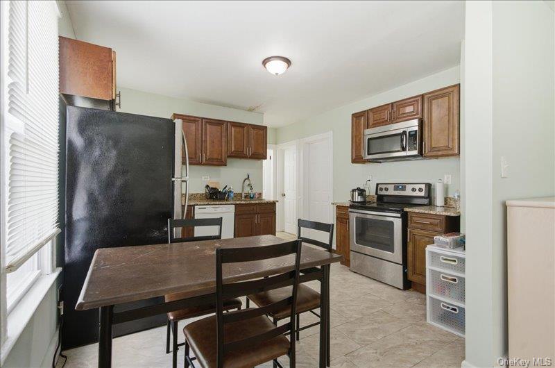 4 Lathrop Avenue