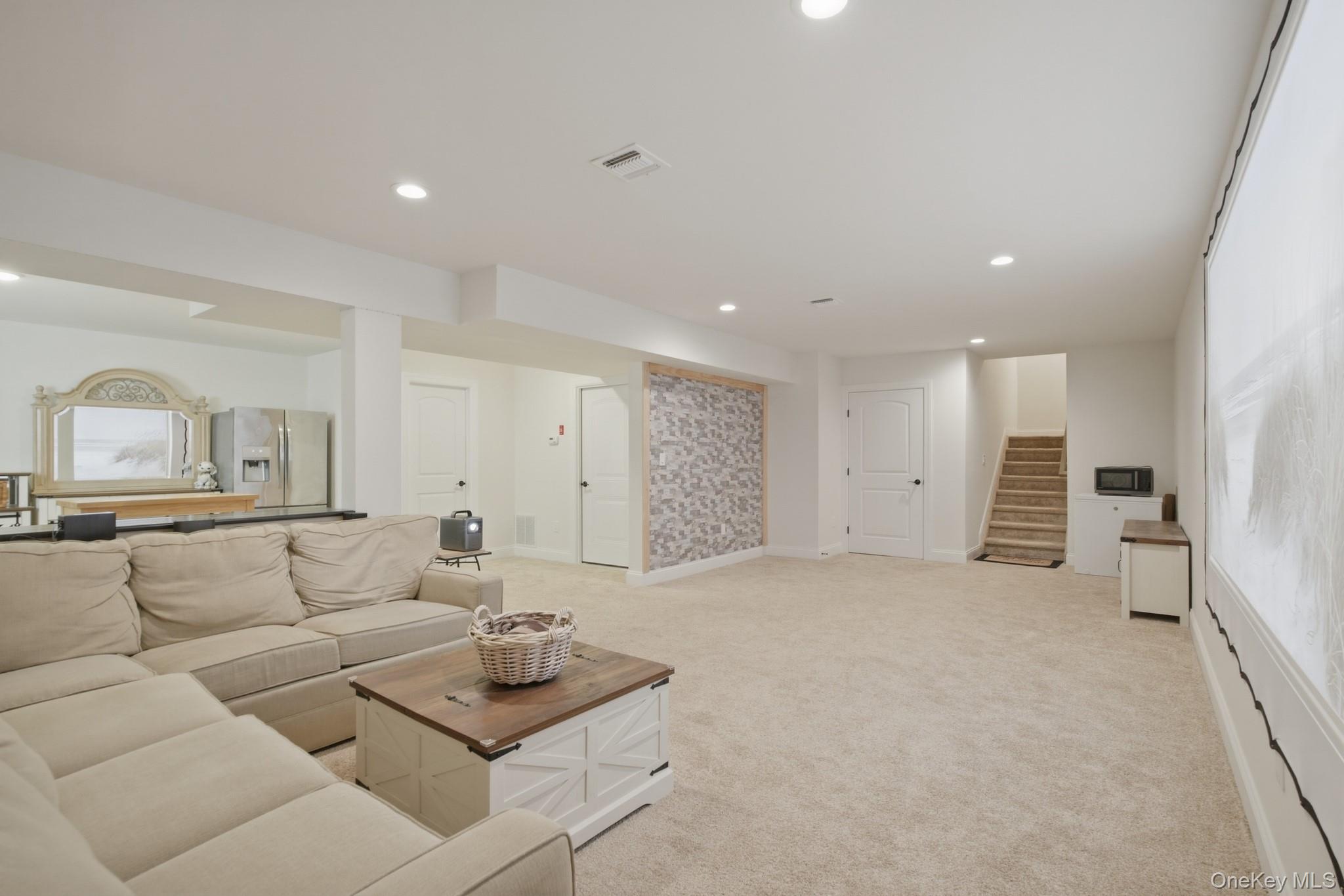 104 Ari Lane