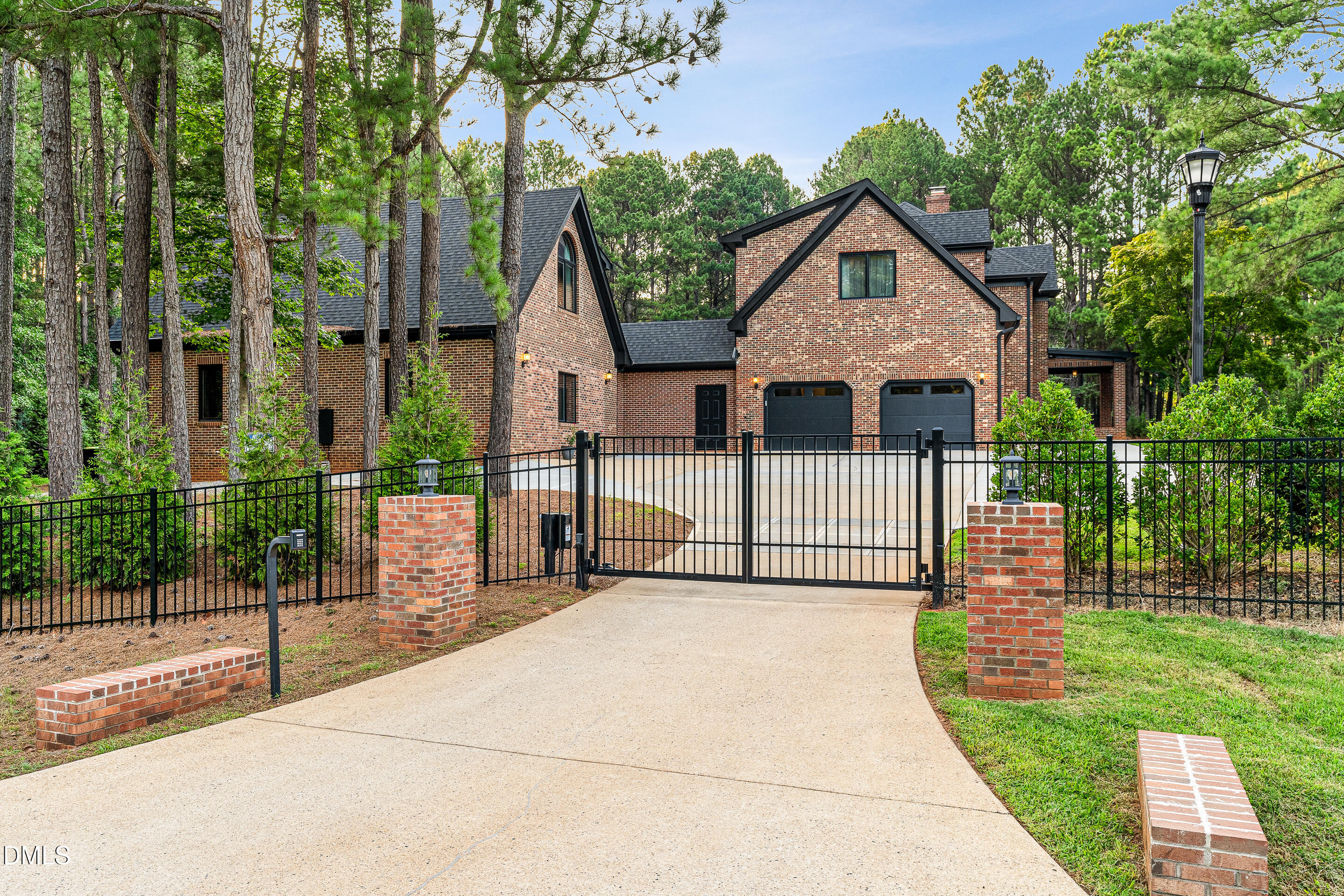 700 Lochgarton Lane