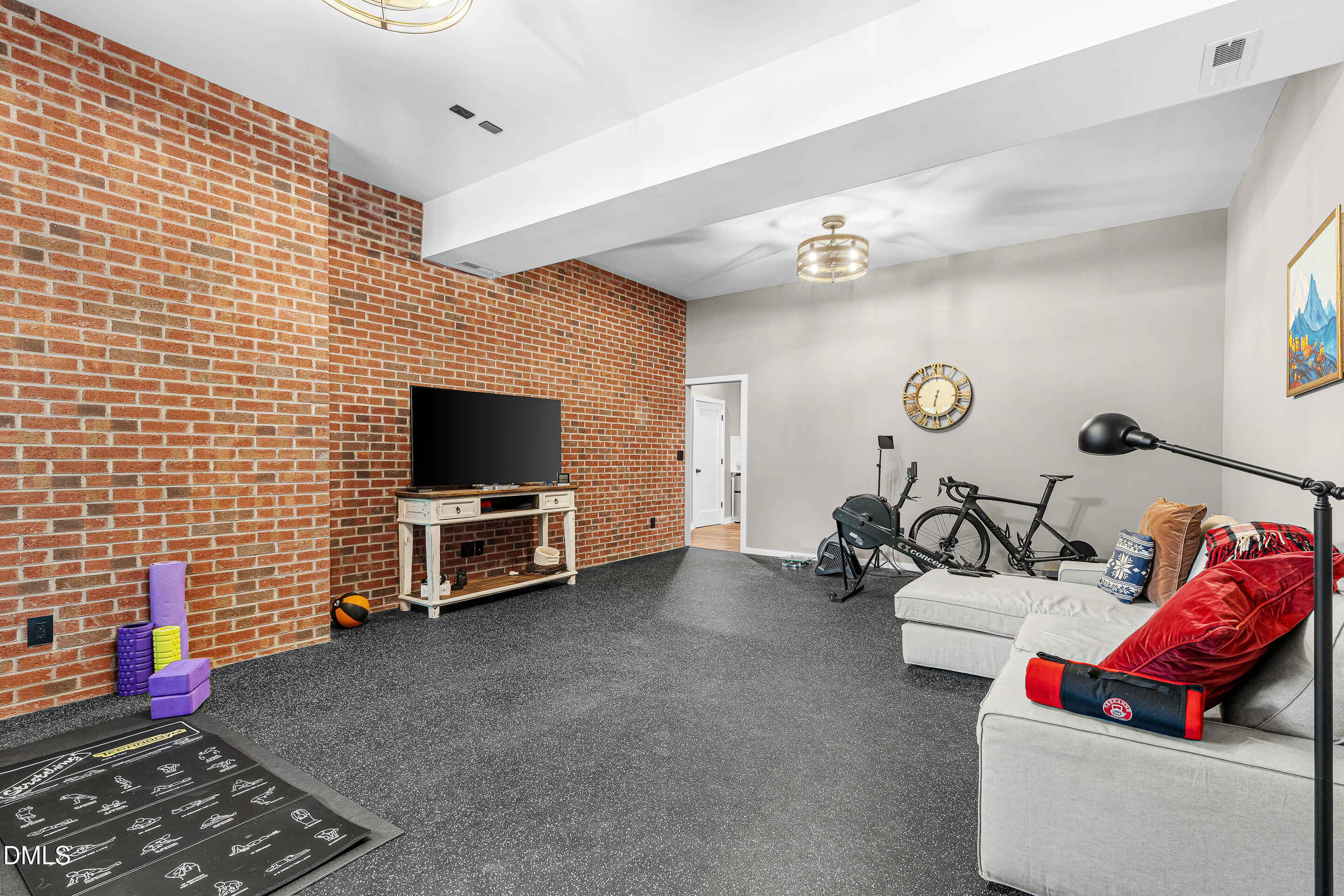 700 Lochgarton Lane