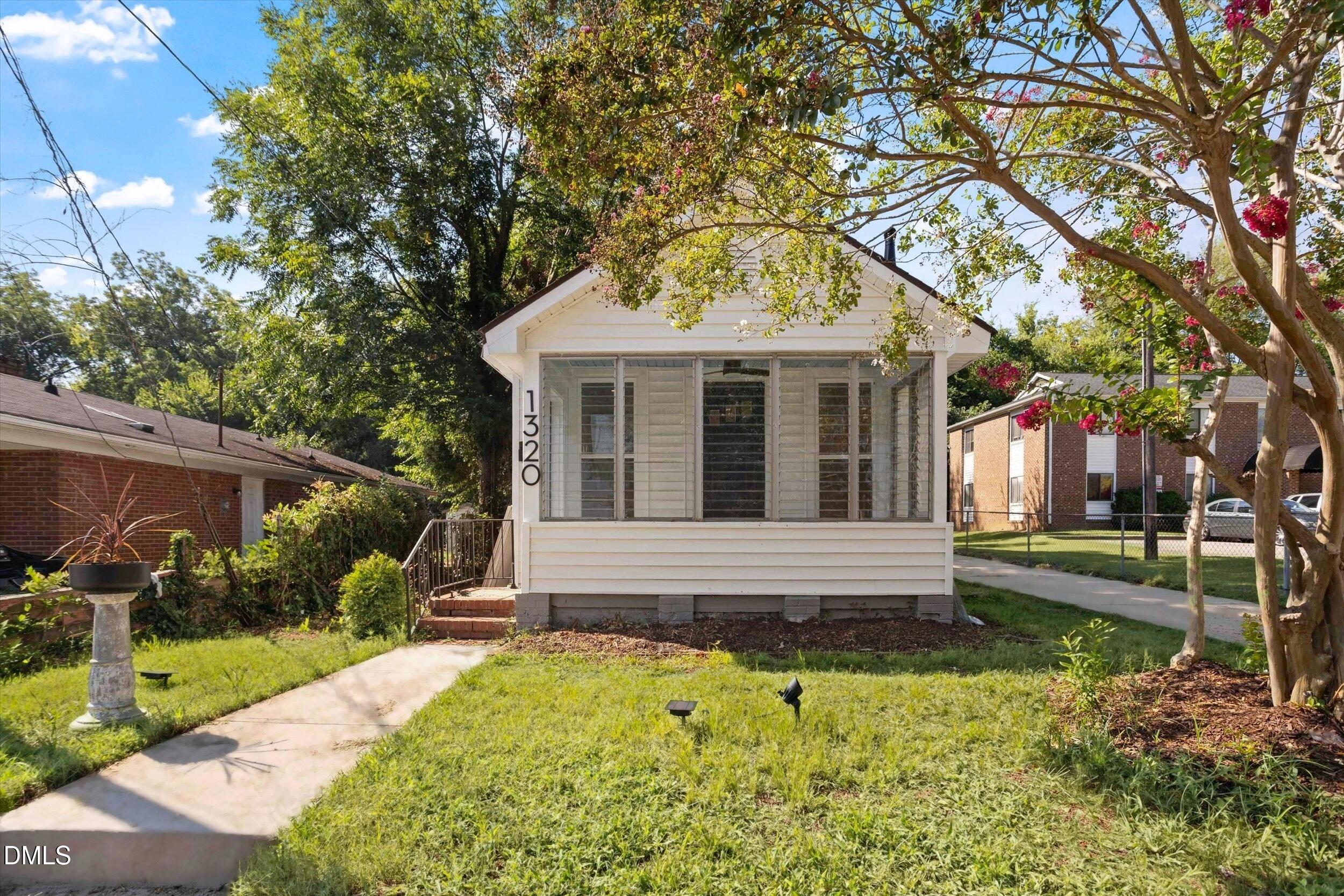 1320 Oakwood Avenue