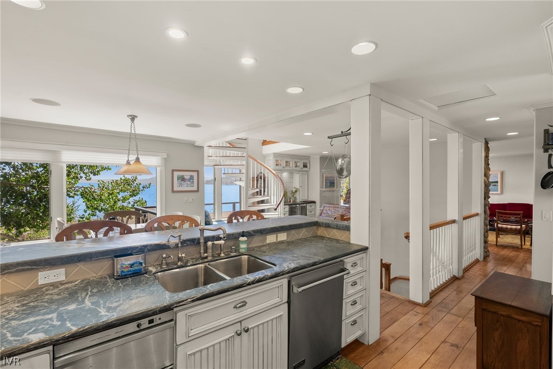 501 Lakeshore Boulevard 15