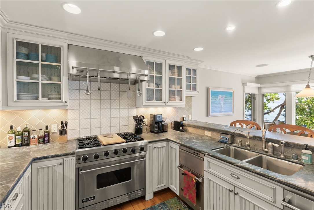 501 Lakeshore Boulevard 15