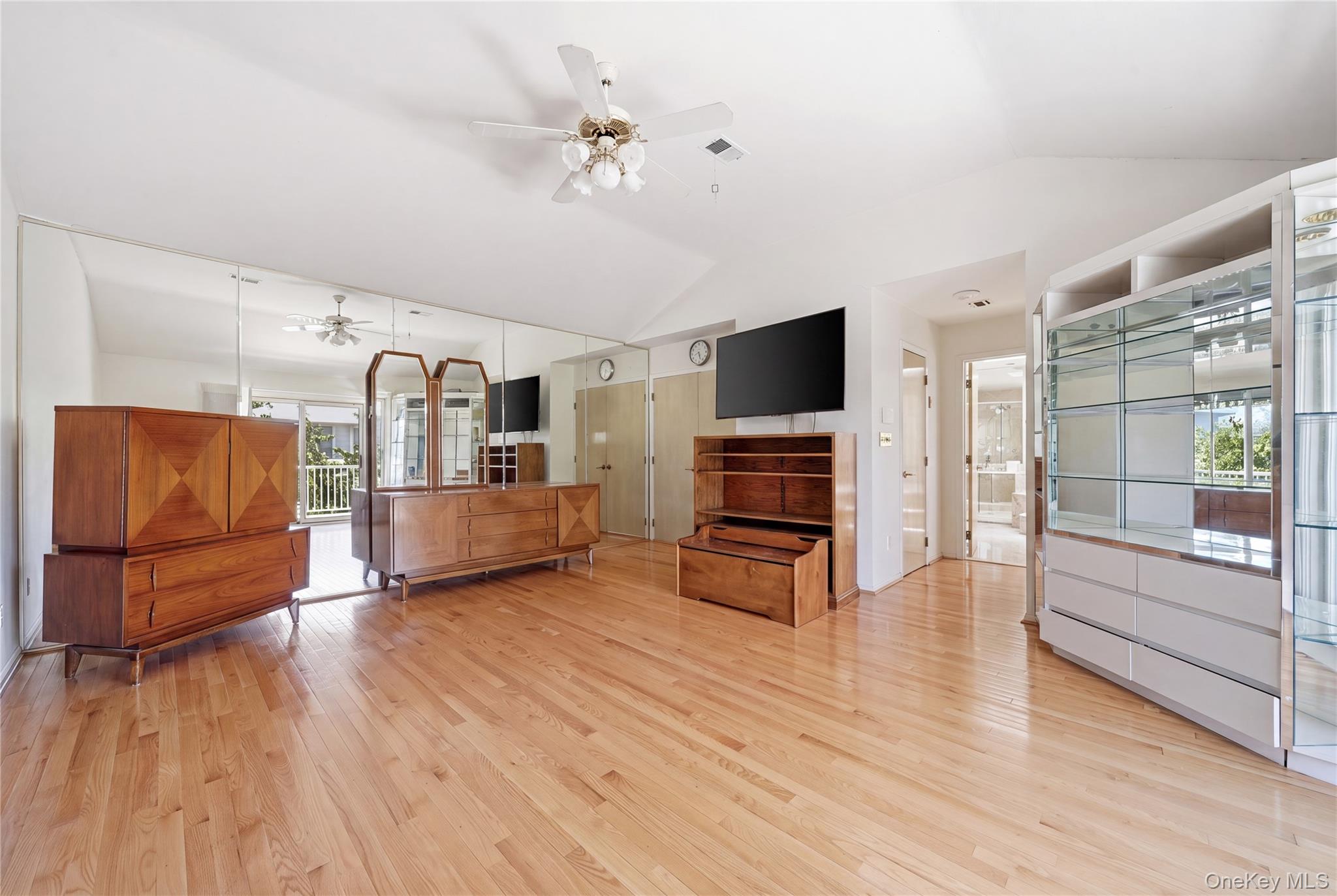 1233 Beech Street Unit: 54