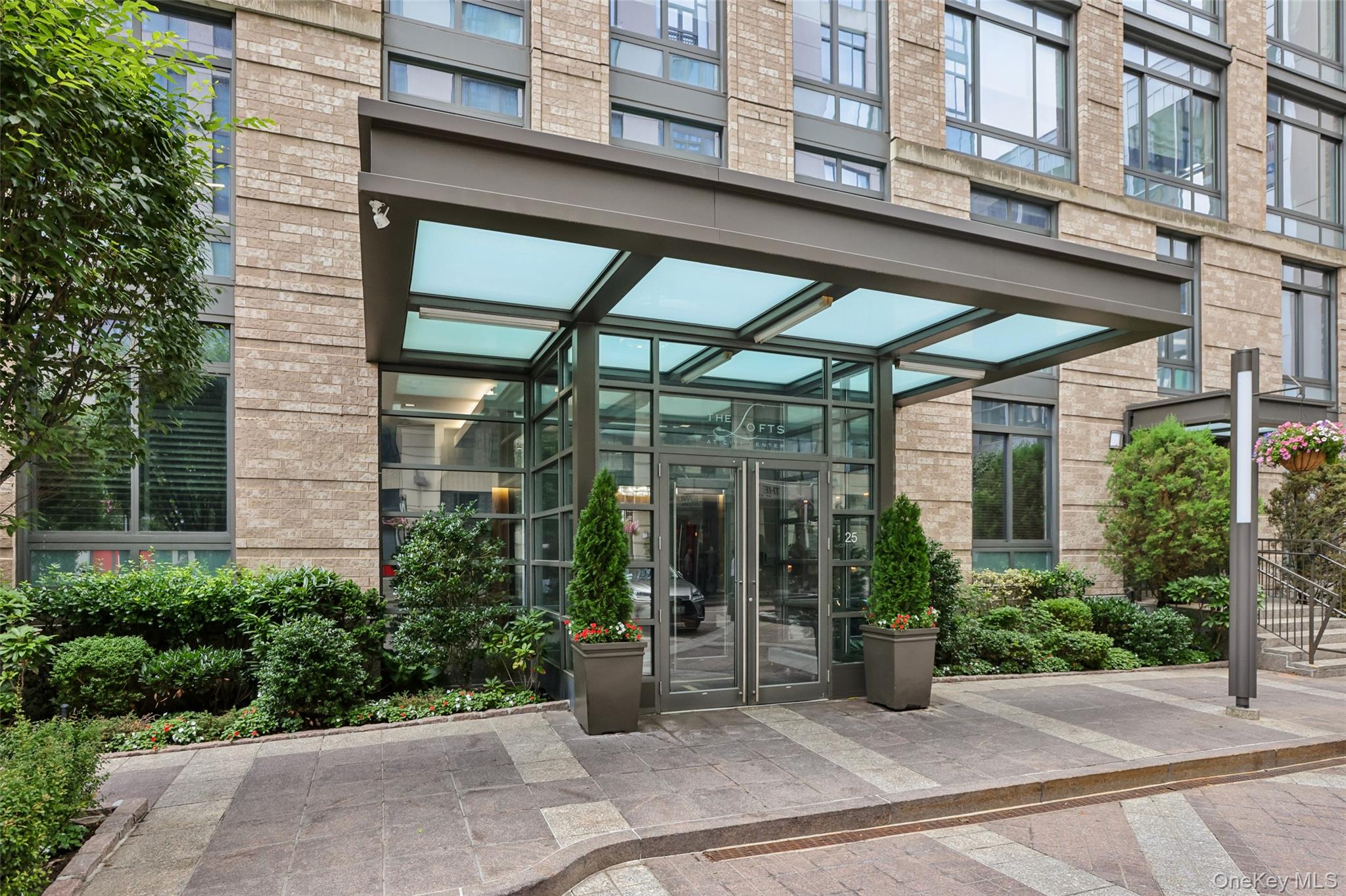 25 City Place Unit: 6C