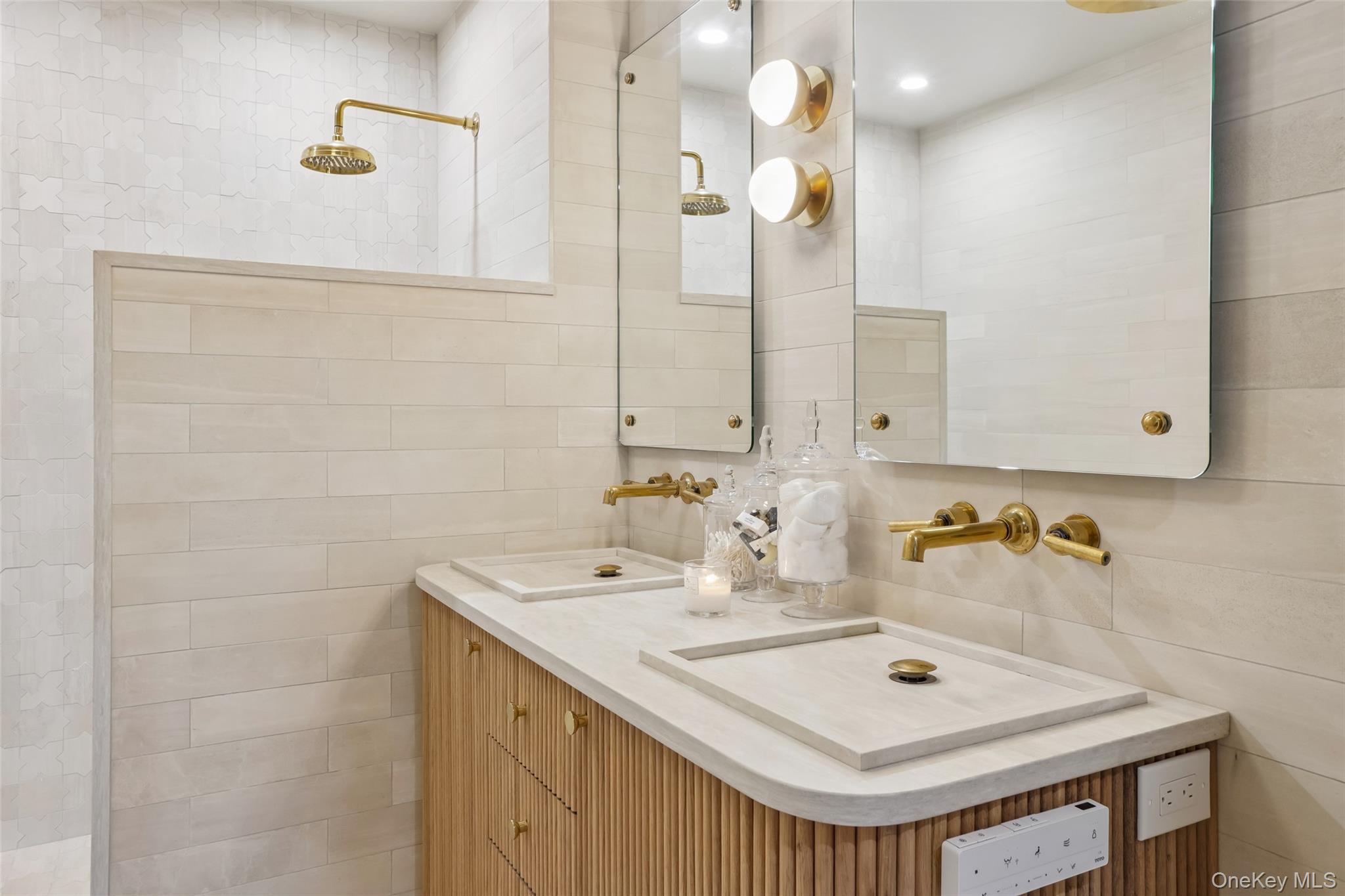25 City Place Unit: 6C
