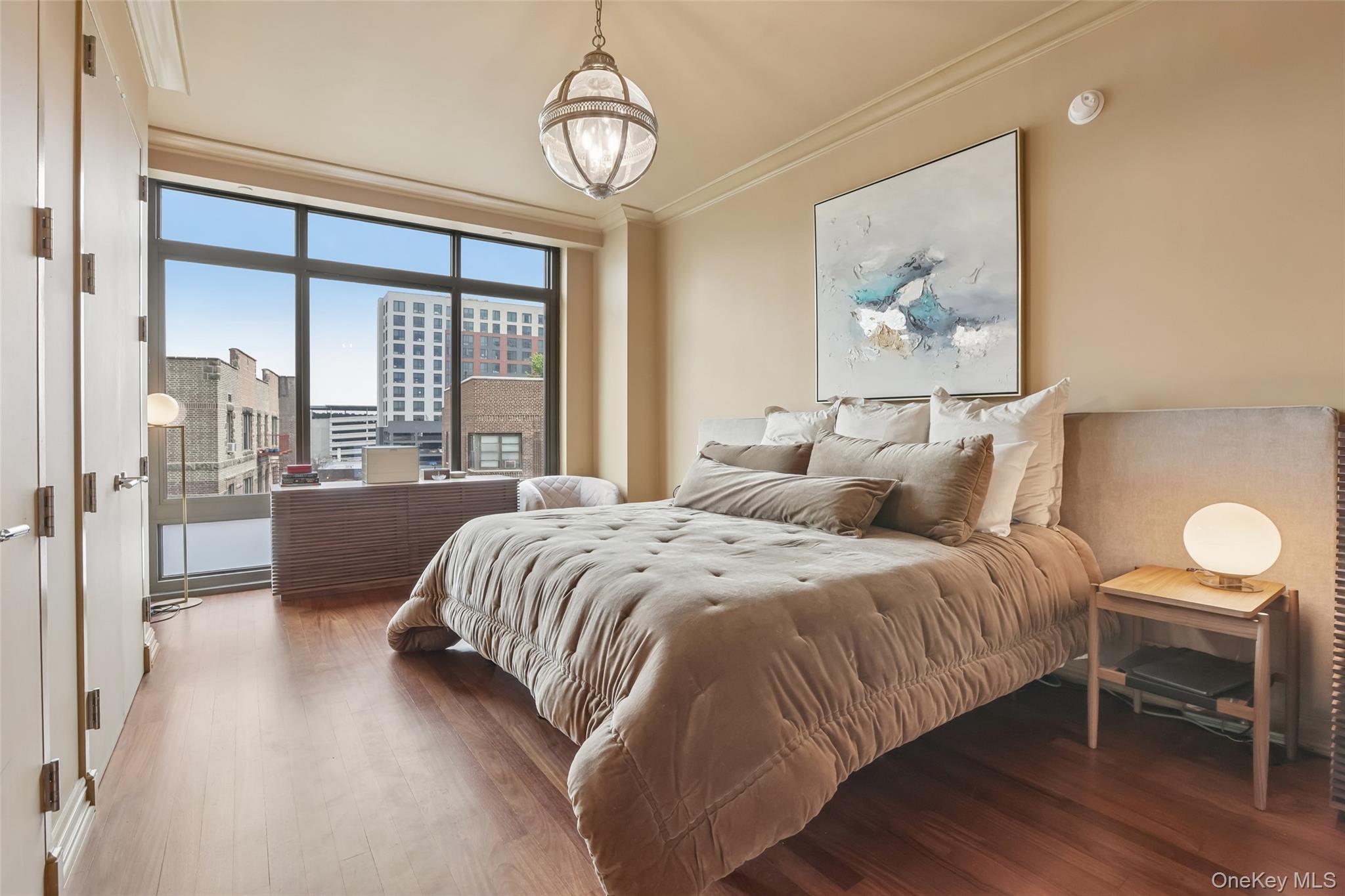 25 City Place Unit: 6C