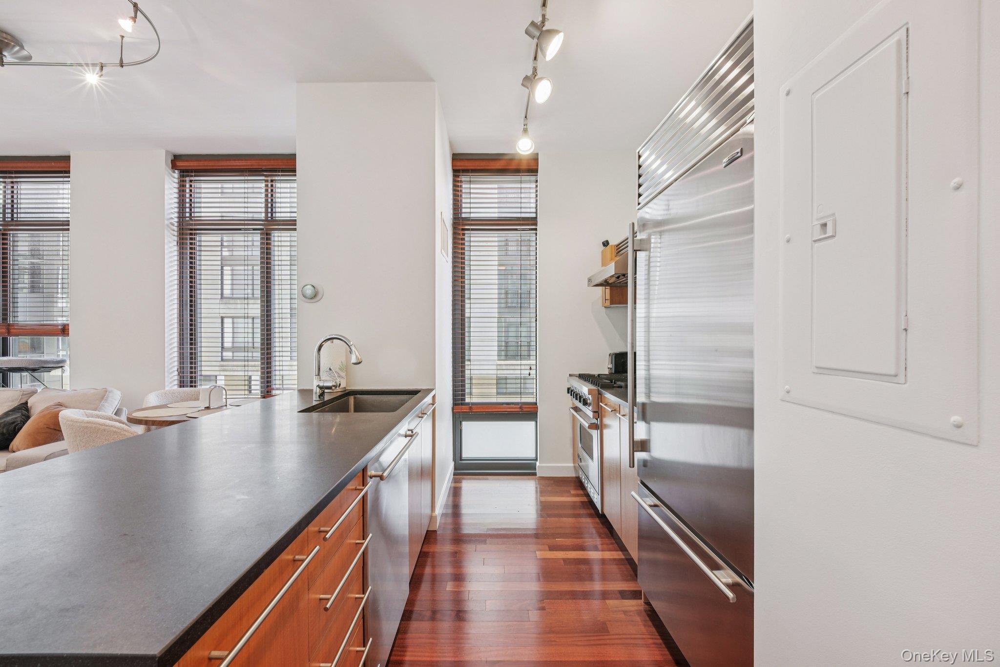 25 City Place Unit: 4B