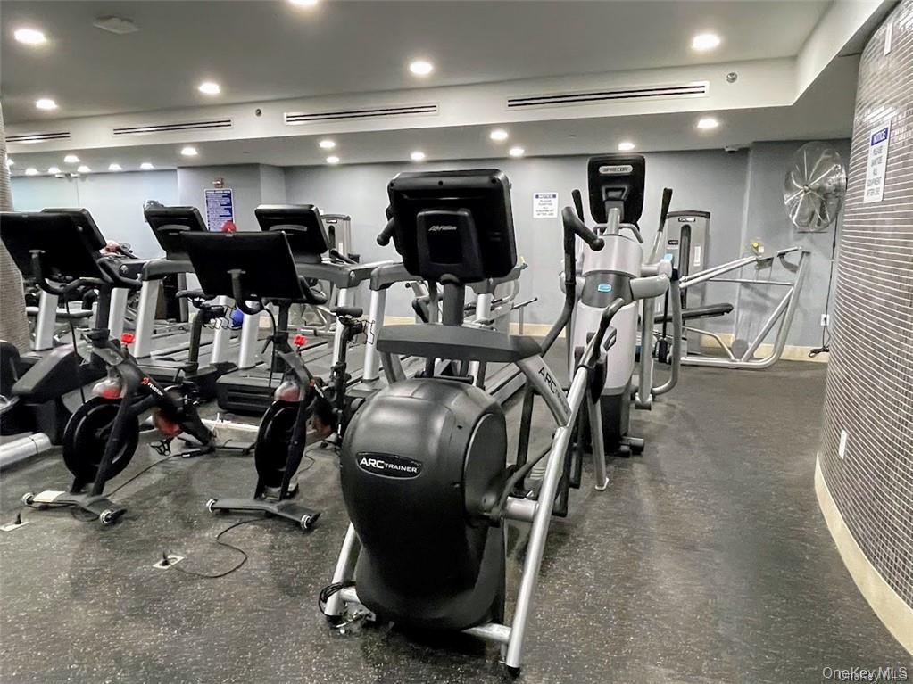 25 City Place Unit: 4B