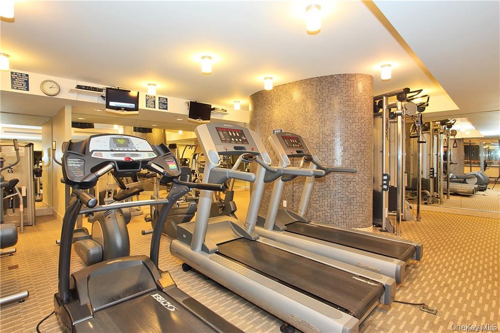 25 City Place Unit: 4B