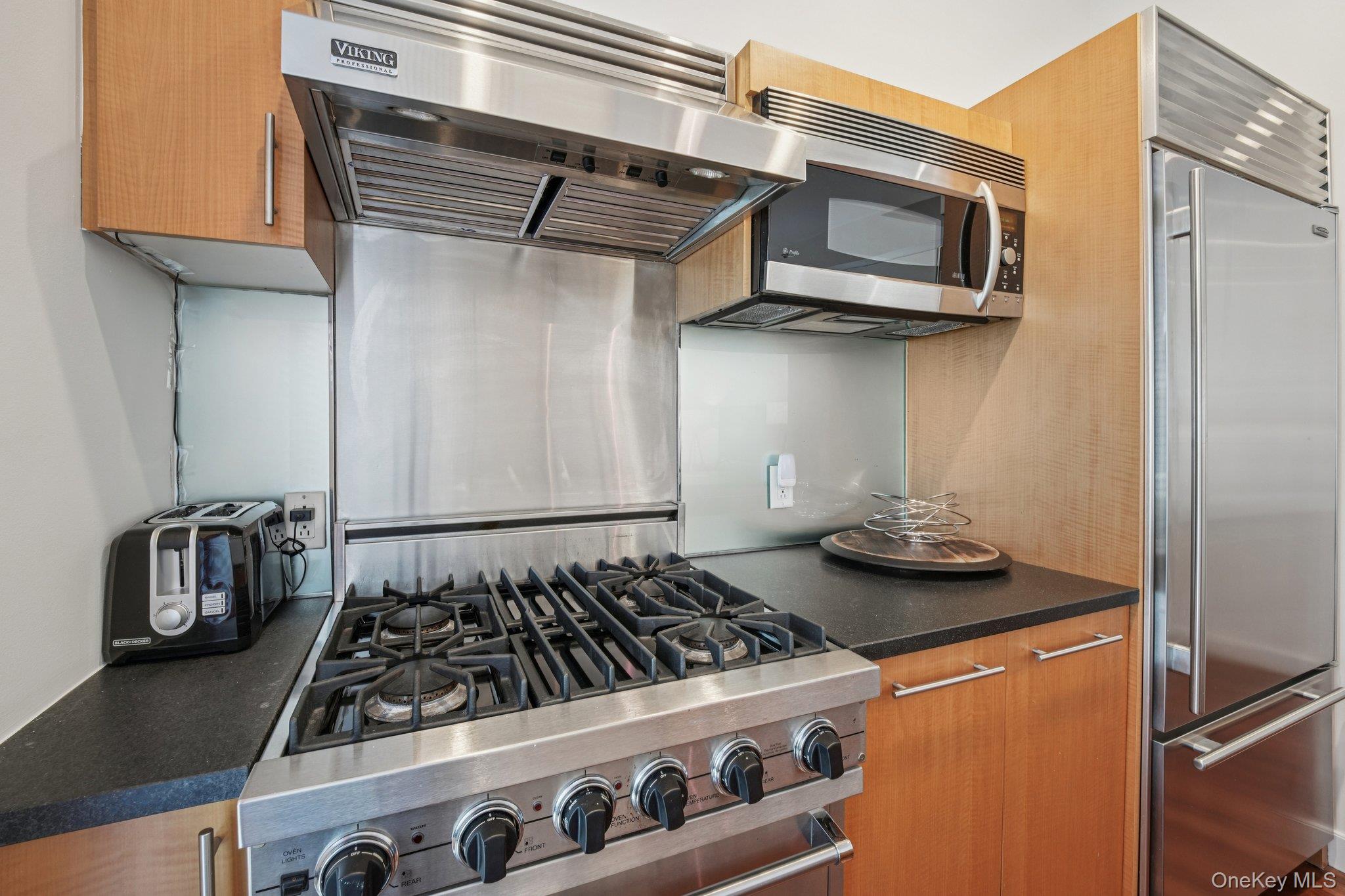 25 City Place Unit: 4B