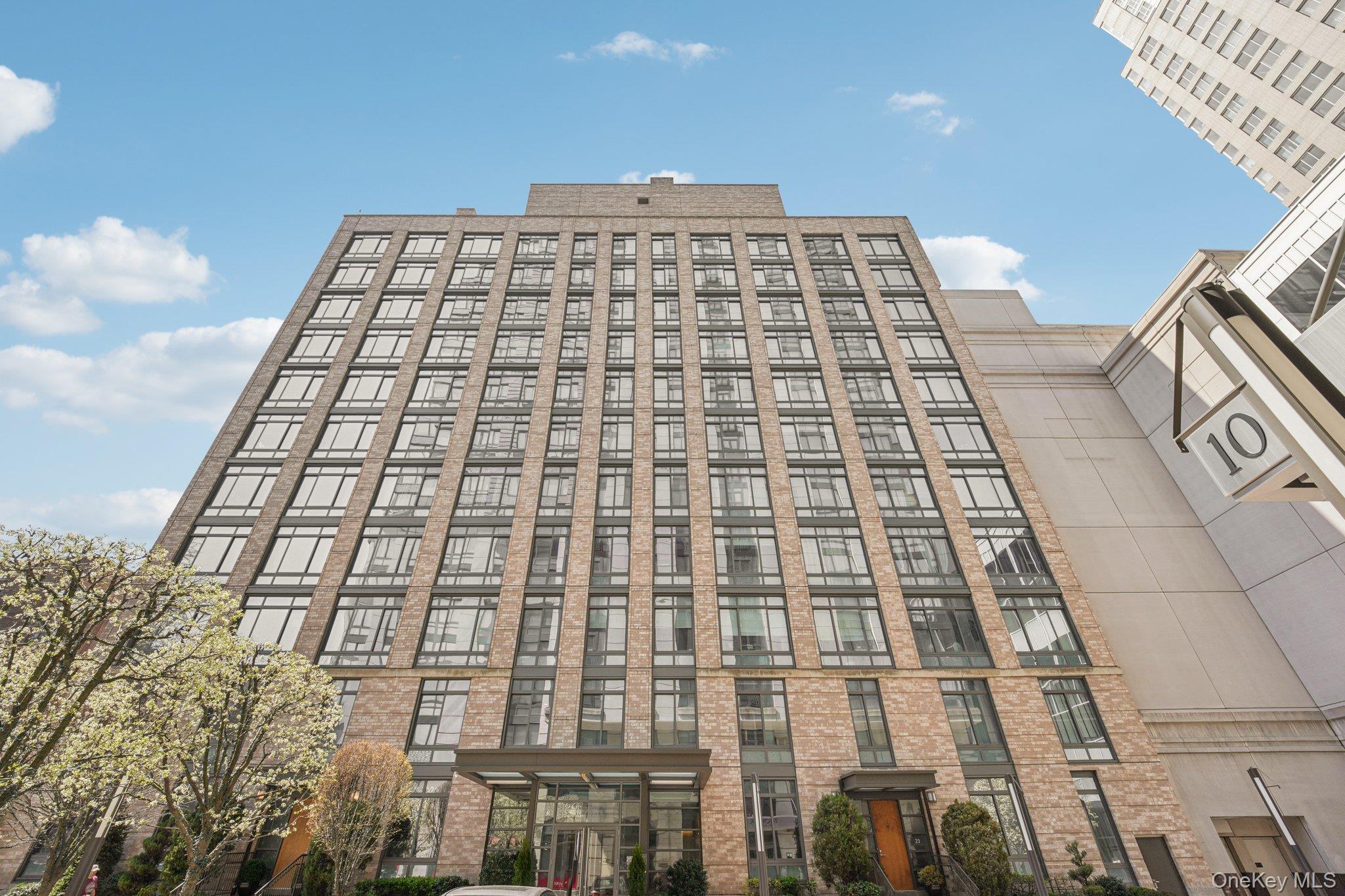25 City Place Unit: 4B