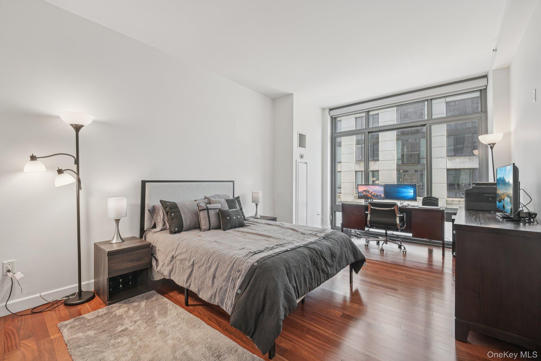 25 City Place Unit: 4B