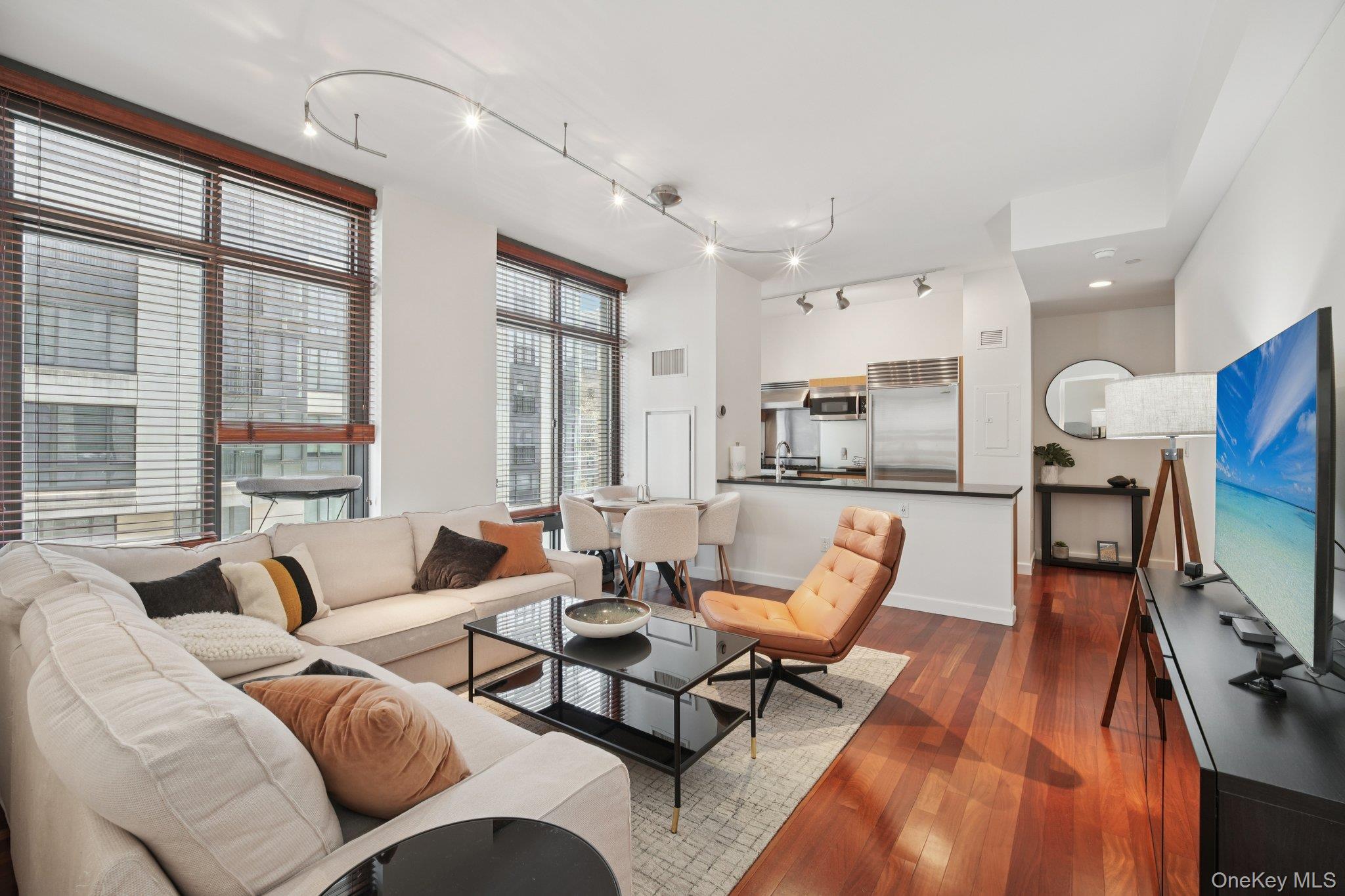 25 City Place Unit: 4B