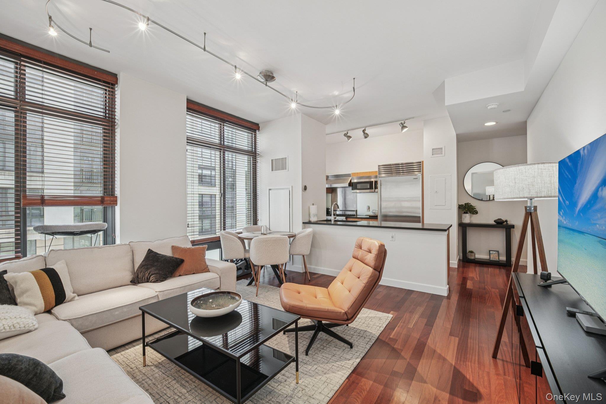 25 City Place Unit: 4B