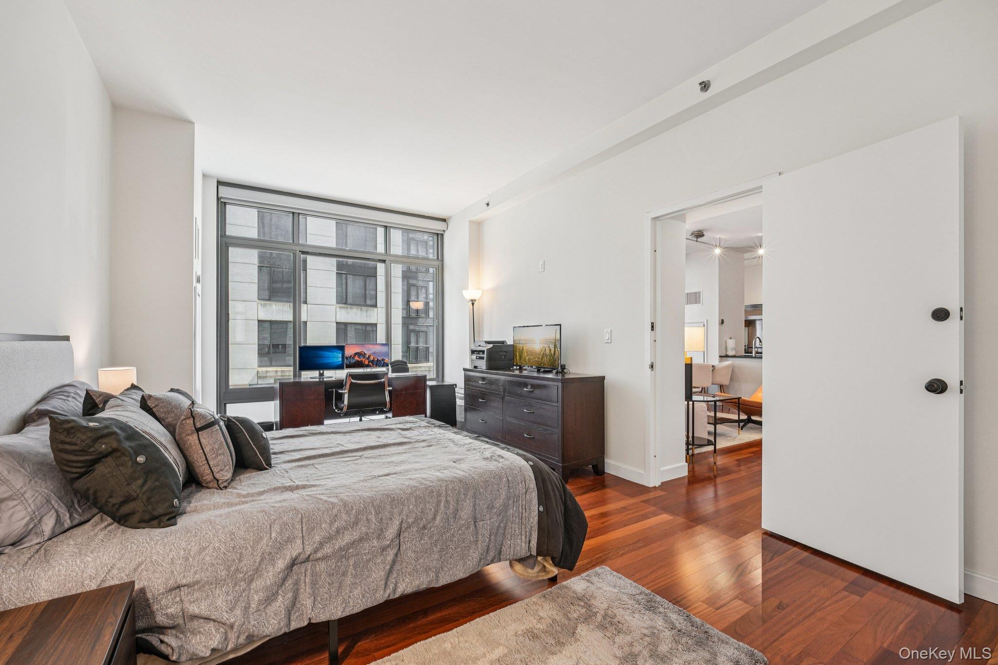 25 City Place Unit: 4B