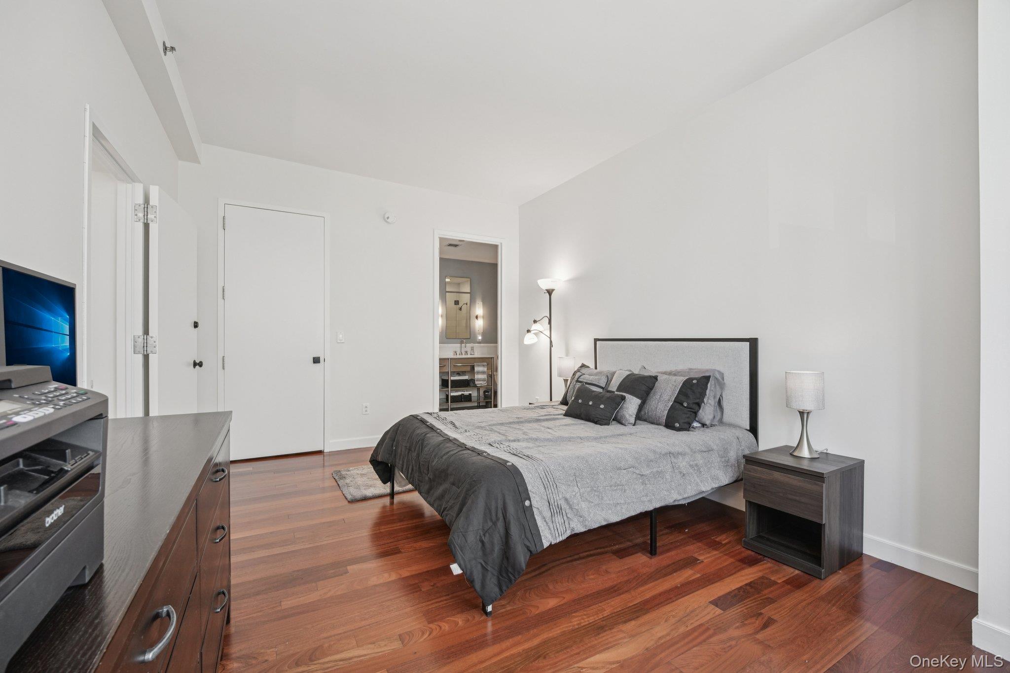 25 City Place Unit: 4B